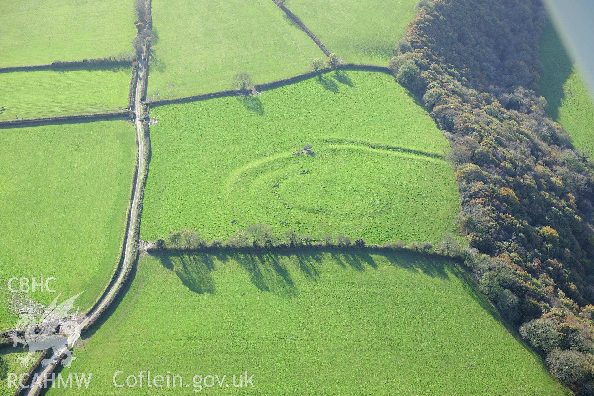 RCAHMW colour oblique photograph of Castell Gwyn, Llandissilio West. Taken by Toby Driver on 26/10/2012.