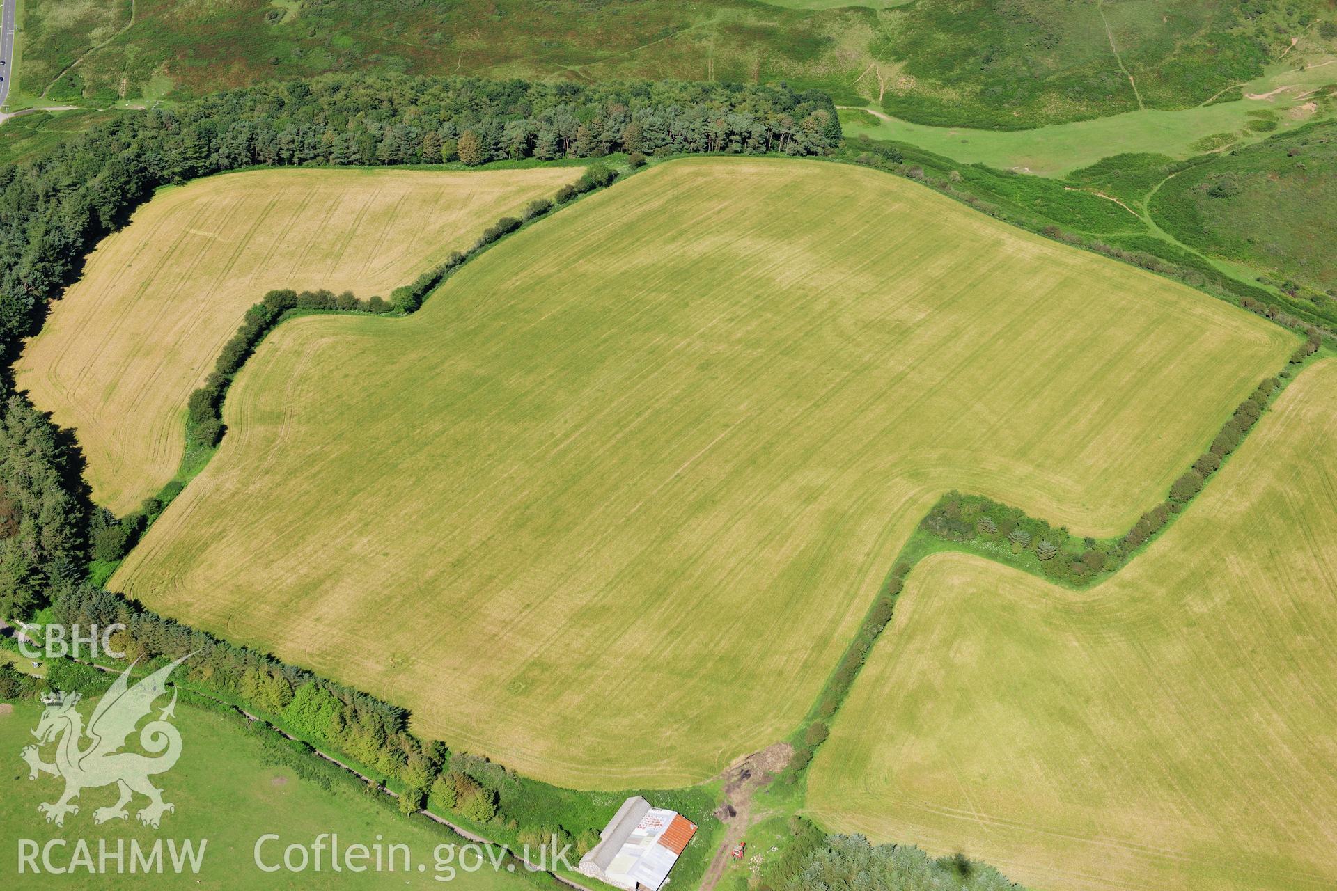 RCAHMW colour oblique photograph of Norton, causewayed enclosure, cropmarks. Taken by Toby Driver on 24/07/2012.