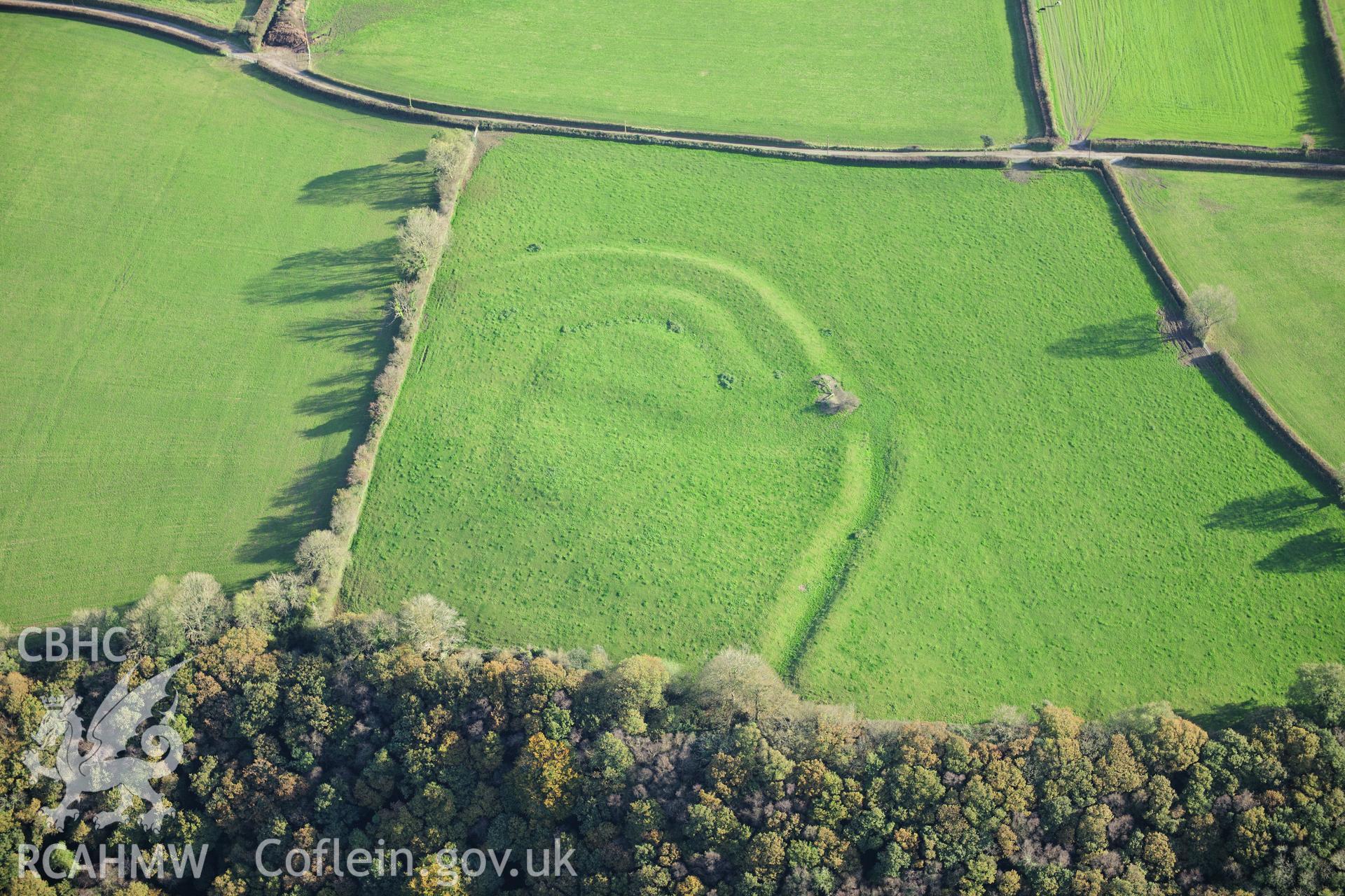 RCAHMW colour oblique photograph of Castell Gwyn, Llandissilio West. Taken by Toby Driver on 26/10/2012.