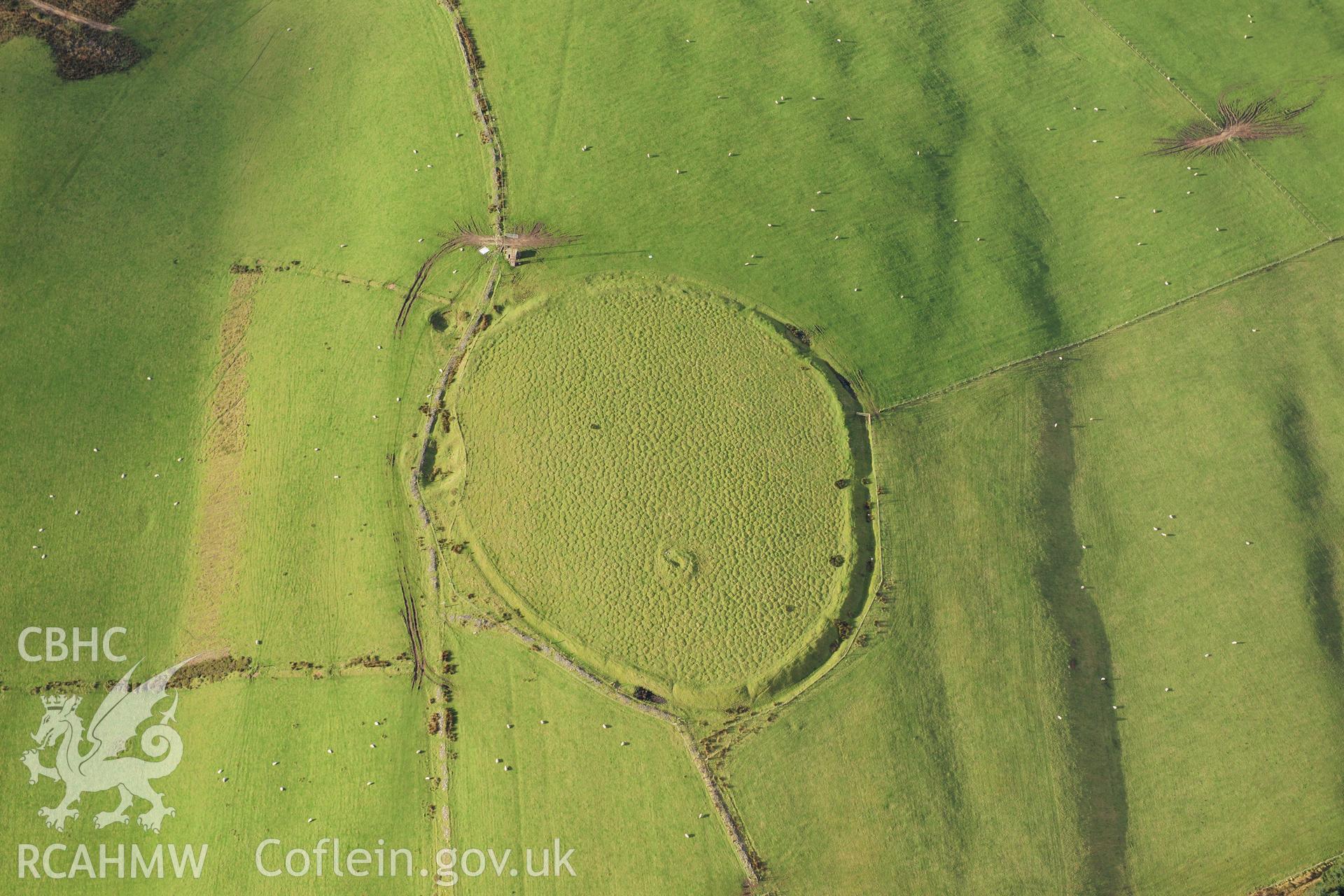 RCAHMW colour oblique photograph of Buarth y Gaer defended enclosure. Taken by Toby Driver on 28/11/2012.