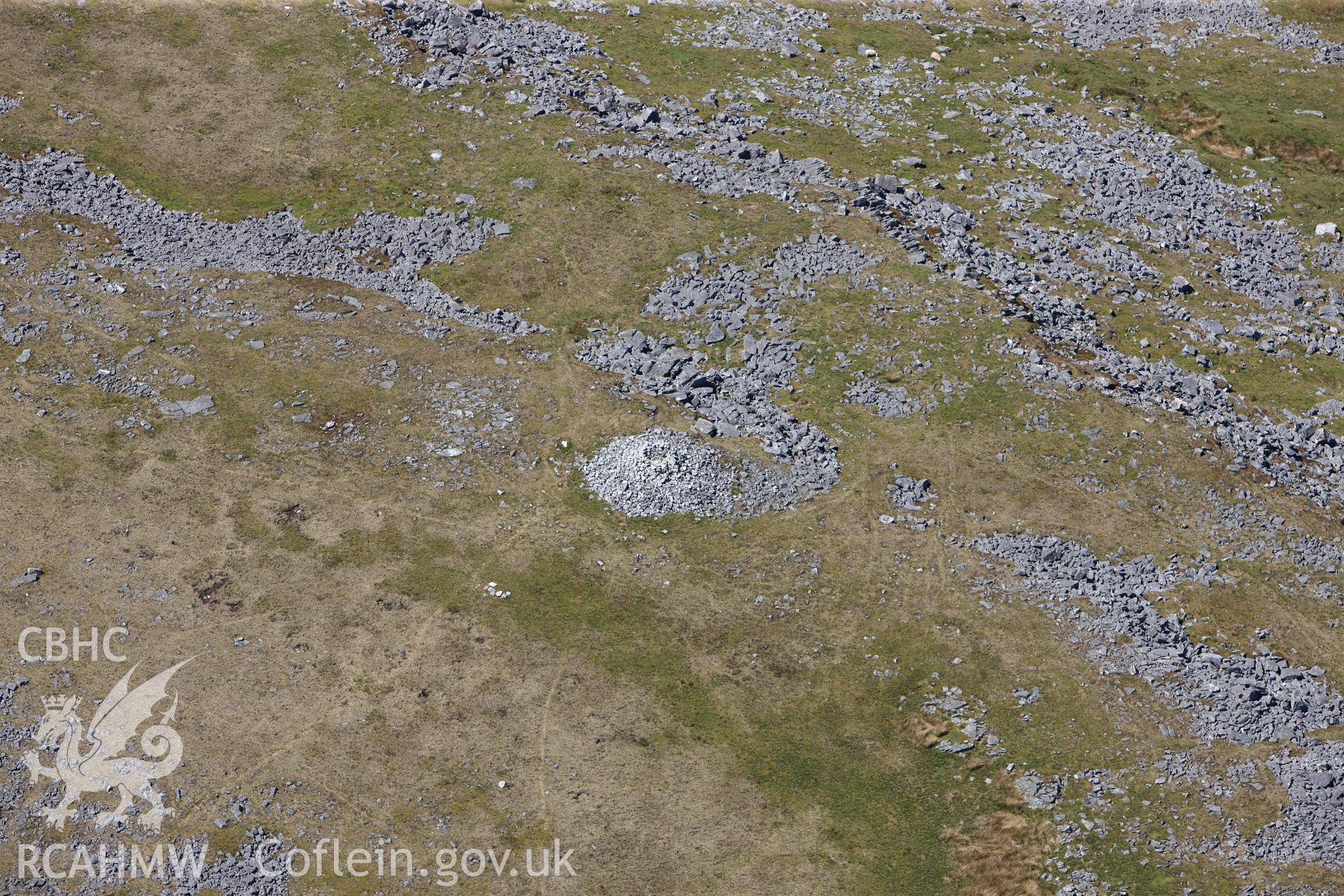 RCAHMW colour oblique photograph of Carn Pen-rhiw-Ddu cairn. Taken by Toby Driver on 22/05/2012.