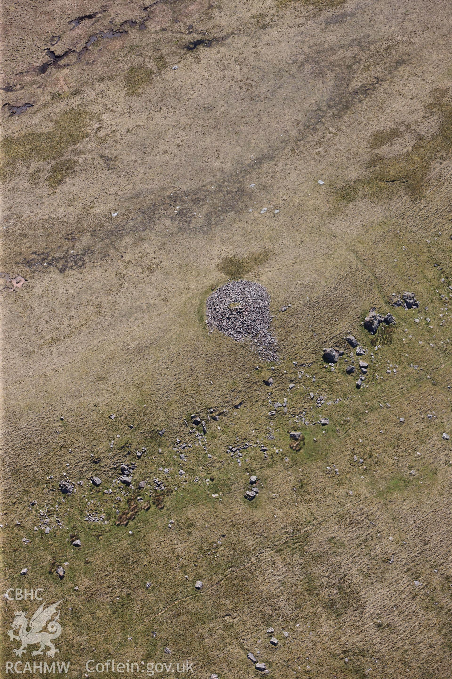 RCAHMW colour oblique photograph of Carn y Gigfran, cairn, detail. Taken by Toby Driver on 22/05/2012.