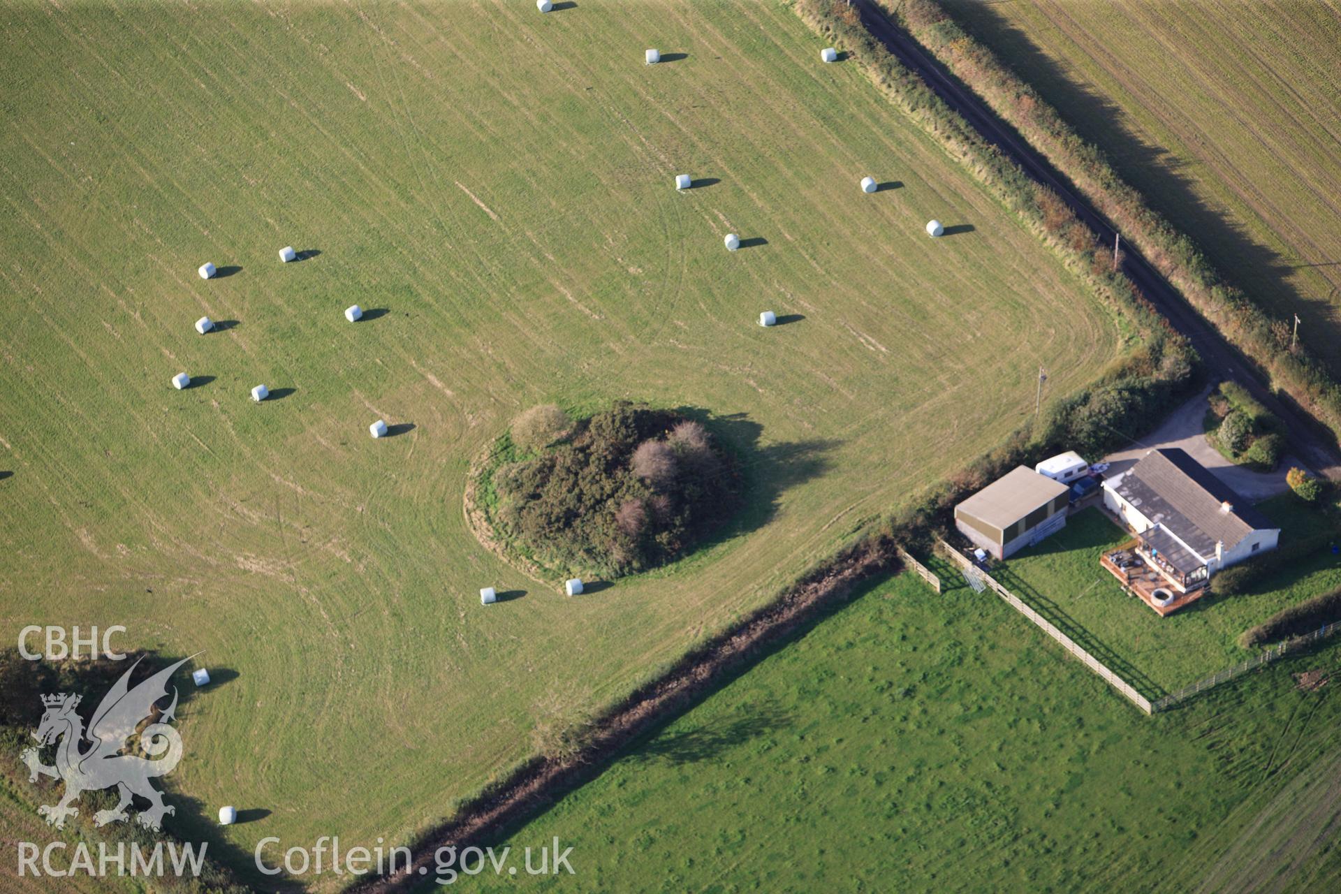 RCAHMW colour oblique photograph of  Castell-Y-Fran, Bletherston. Taken by Toby Driver on 26/10/2012.