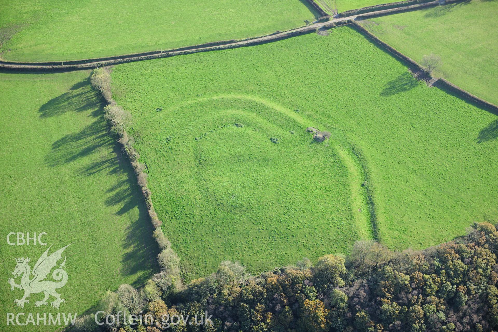 RCAHMW colour oblique photograph of Castell Gwyn, Llandissilio West. Taken by Toby Driver on 26/10/2012.