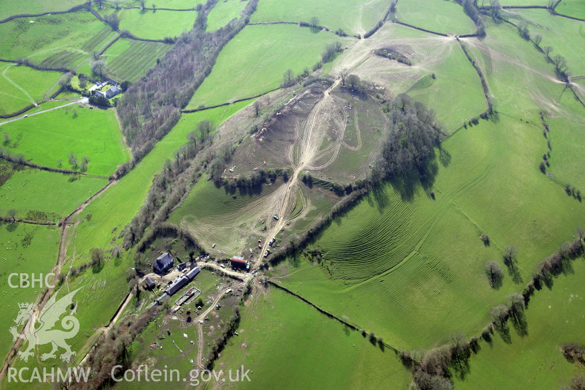 RCAHMW colour oblique photograph of Grongaer hillfort. Taken by Toby Driver and Oliver Davies on 28/03/2012.