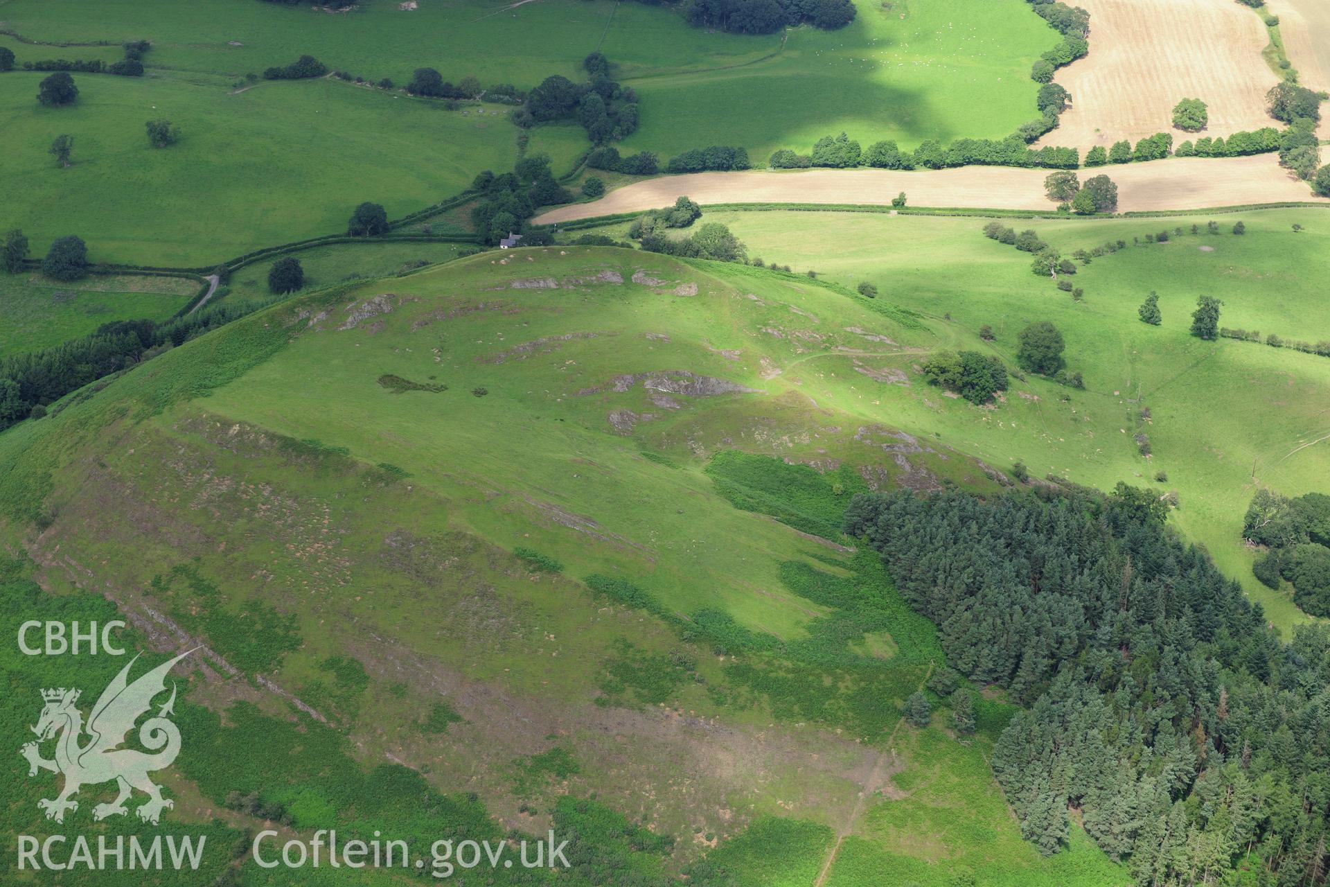 RCAHMW colour oblique photograph of Llwyn Bryn-Dinas Camp. Taken by Toby Driver on 27/07/2012.