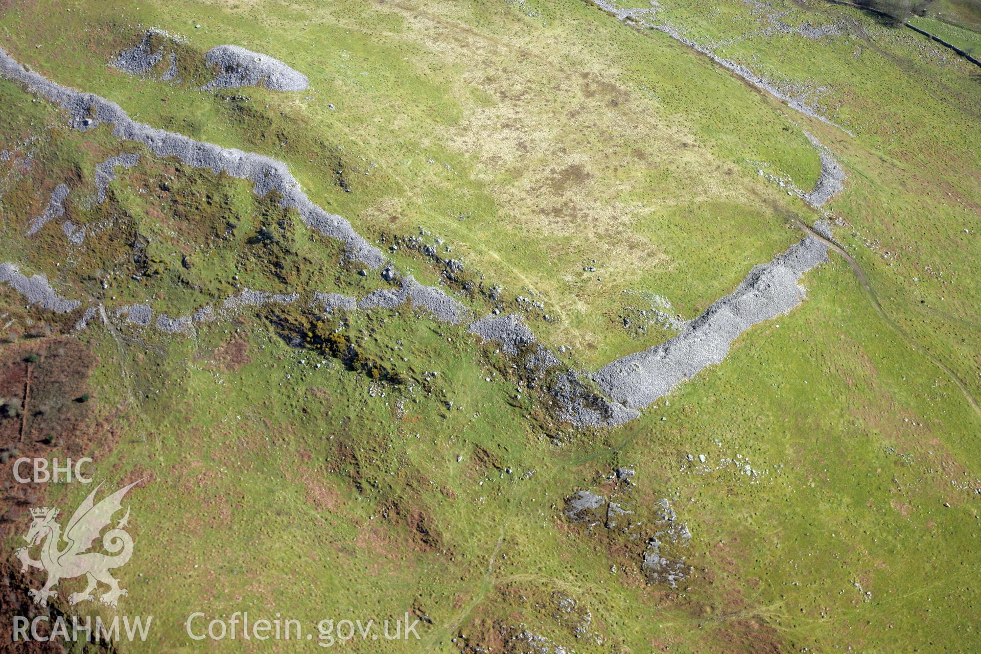 RCAHMW colour oblique photograph of Y Gaer Fawr, hillfort on Carn Goch. Taken by Toby Driver and Oliver Davies on 28/03/2012.