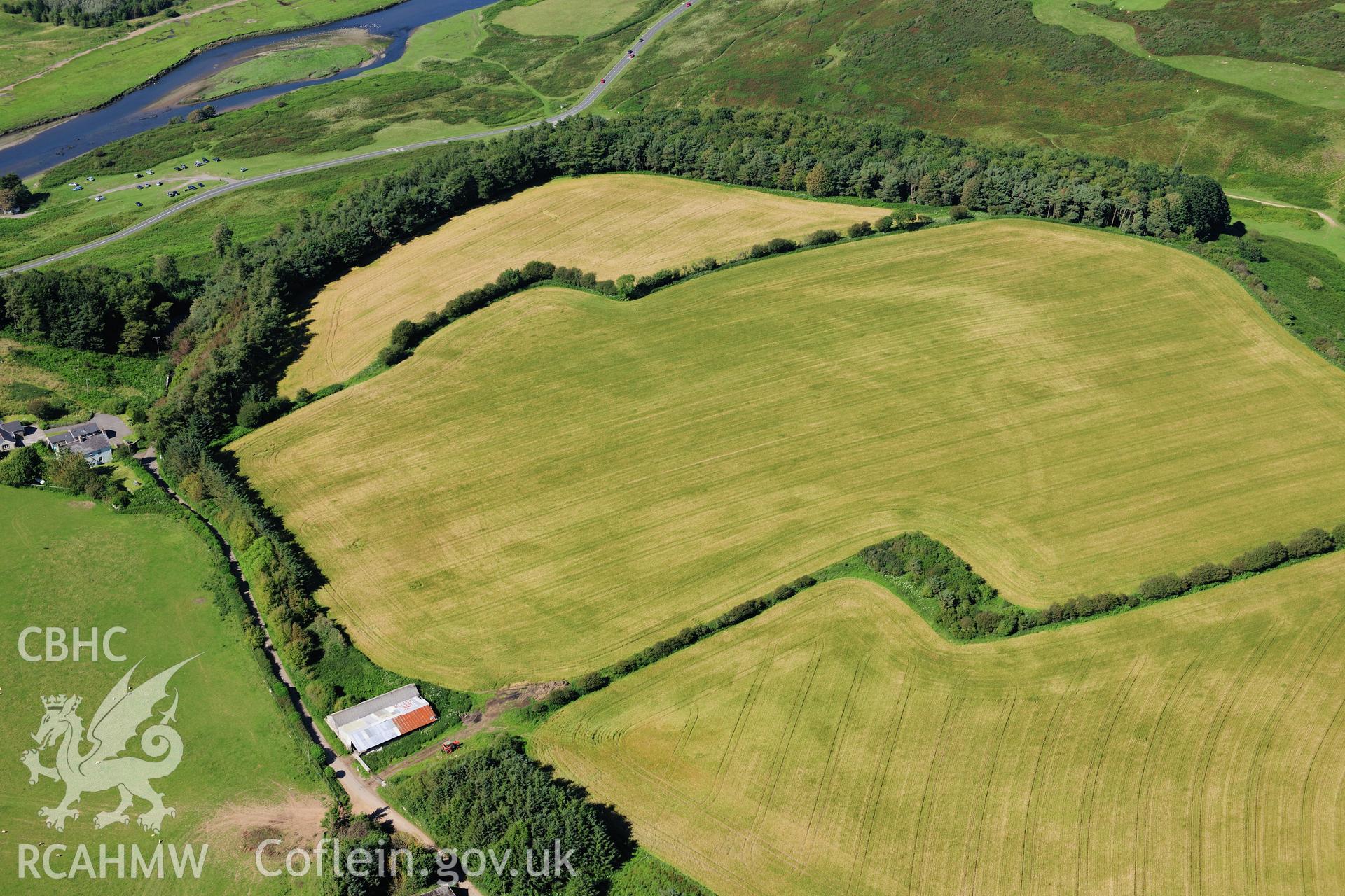 RCAHMW colour oblique photograph of Norton, causewayed enclosure, cropmarks. Taken by Toby Driver on 24/07/2012.