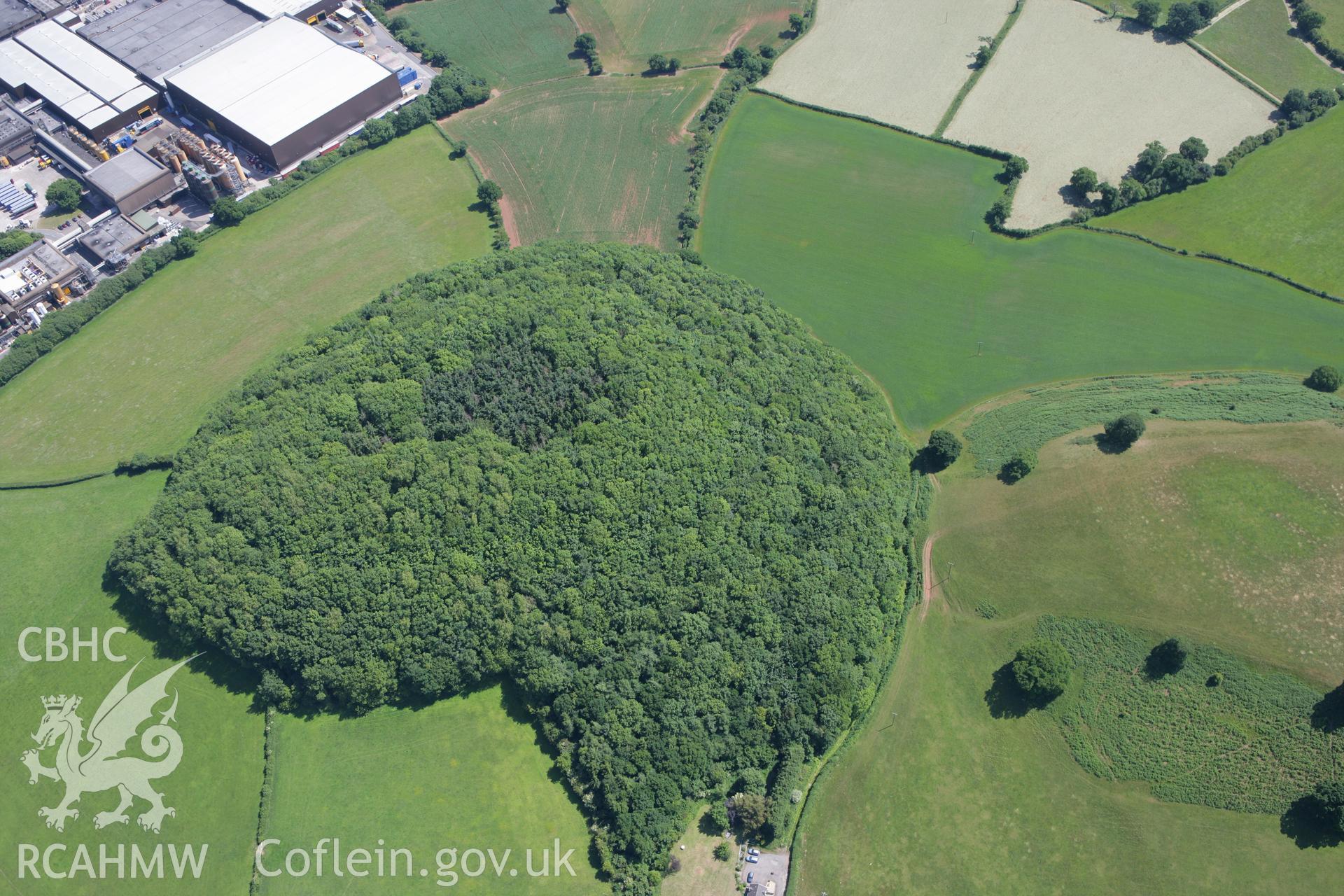 RCAHMW colour oblique photograph of Wilcrick Hill Defended Enclosure. Taken by Toby Driver on 21/06/2010.