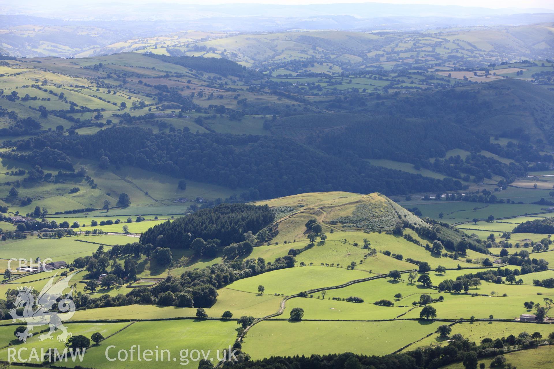 RCAHMW colour oblique photograph of Llwyn Bryn-Dinas Camp. Taken by Toby Driver on 21/07/2010.