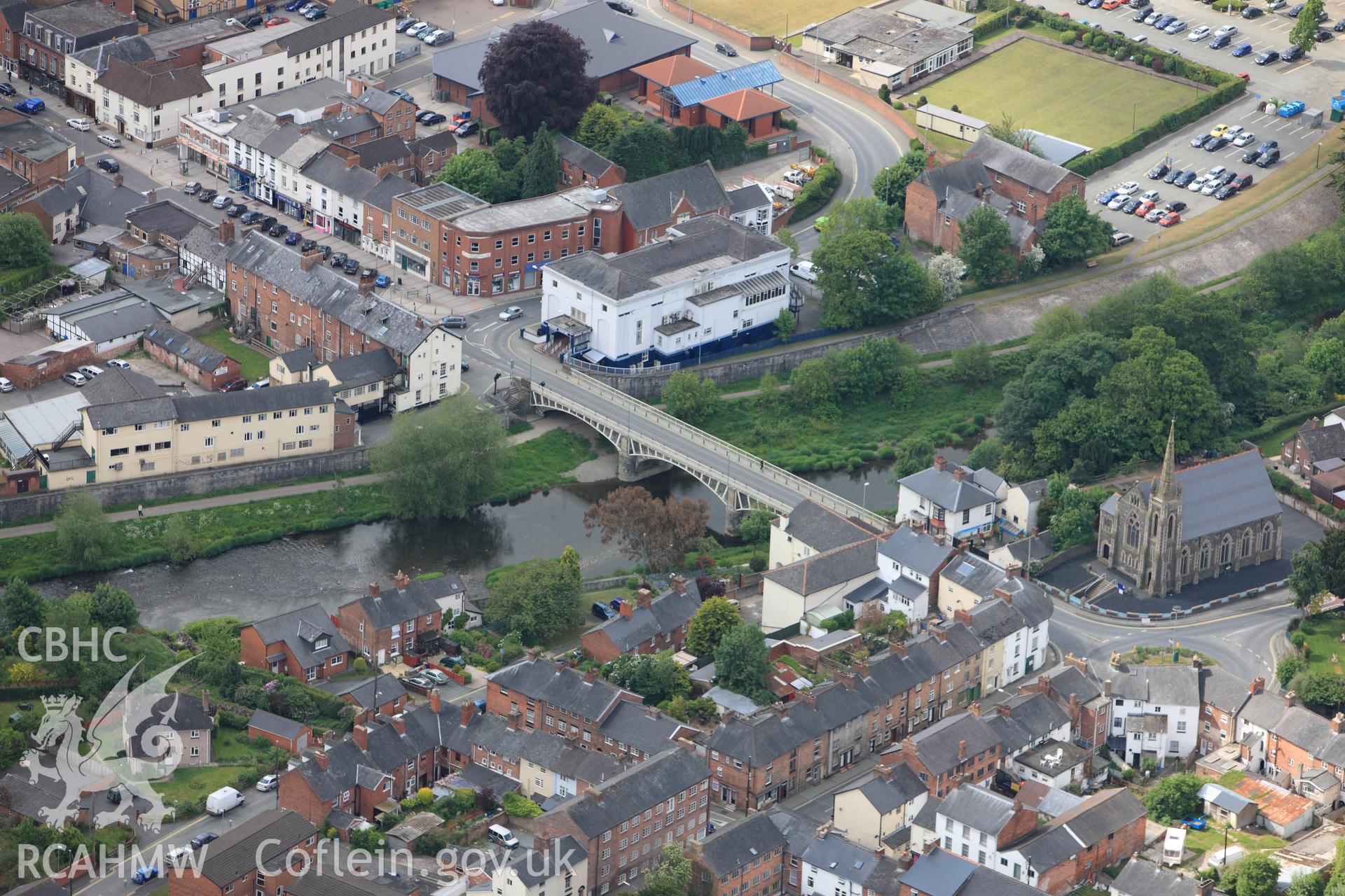 RCAHMW colour oblique photograph of Newtown, from Newtown Bridge. Taken by Toby Driver on 27/05/2010.