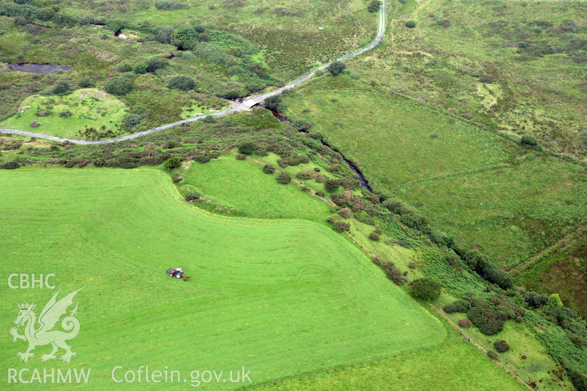 RCAHMW colour oblique photograph of Wern camp;Parc Castell Enclosure. Taken by Toby Driver on 23/07/2010.