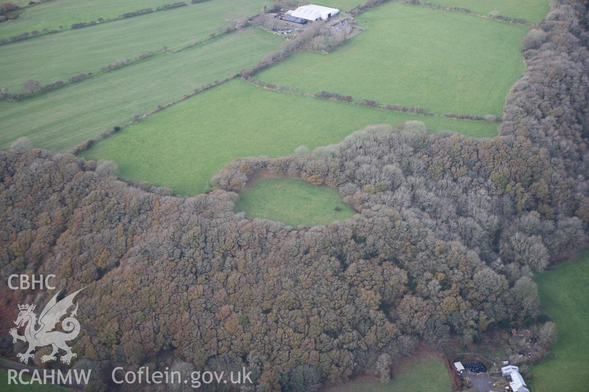 RCAHMW colour oblique photograph of Castell Pengegin. Taken by Toby Driver on 16/11/2010.