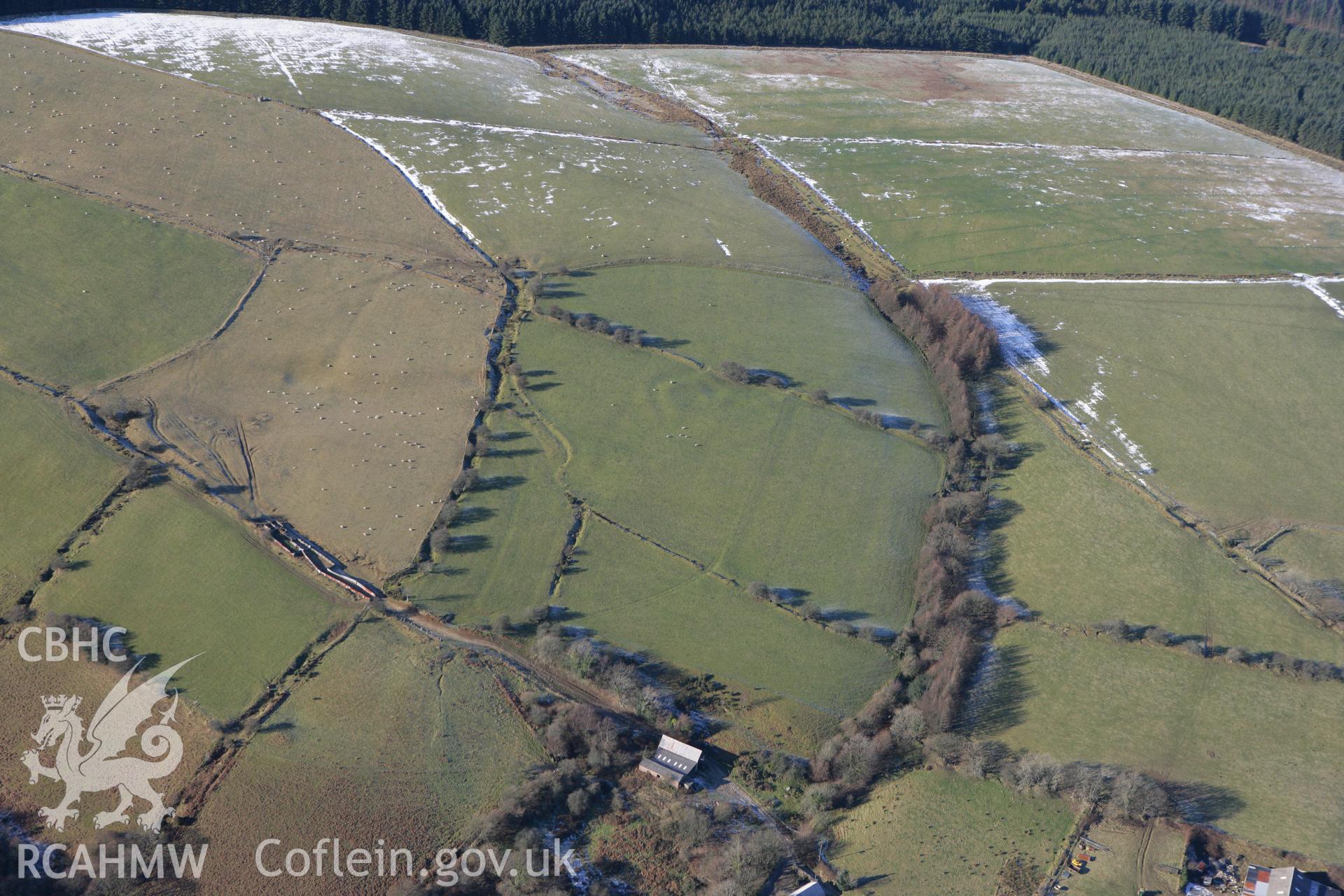 RCAHMW colour oblique photograph of Lluest wen enclosure. Taken by Toby Driver on 08/12/2010.