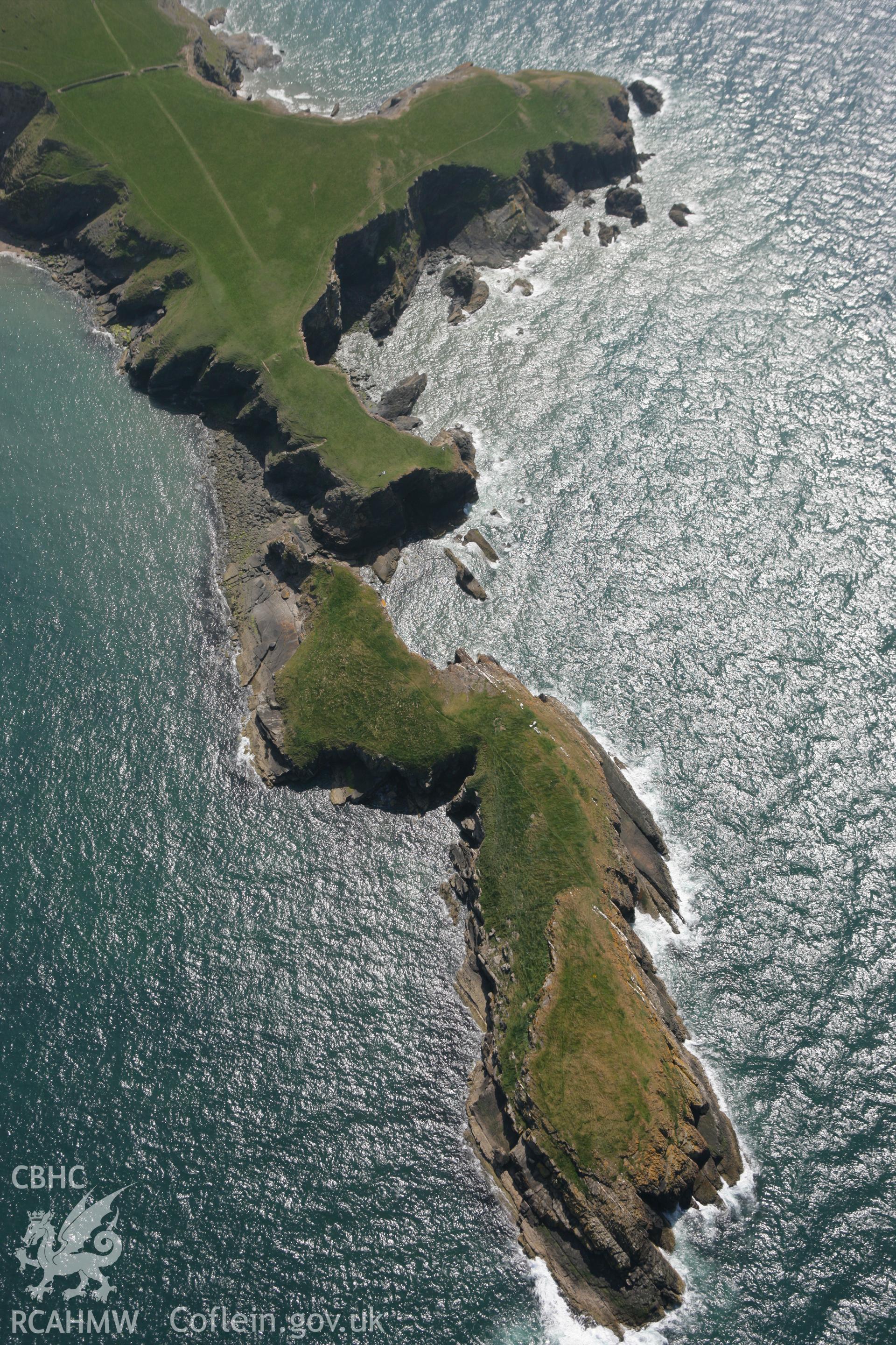 RCAHMW colour oblique photograph of Ynys Lochtyn, promontory fort. Taken by Toby Driver on 25/05/2010.