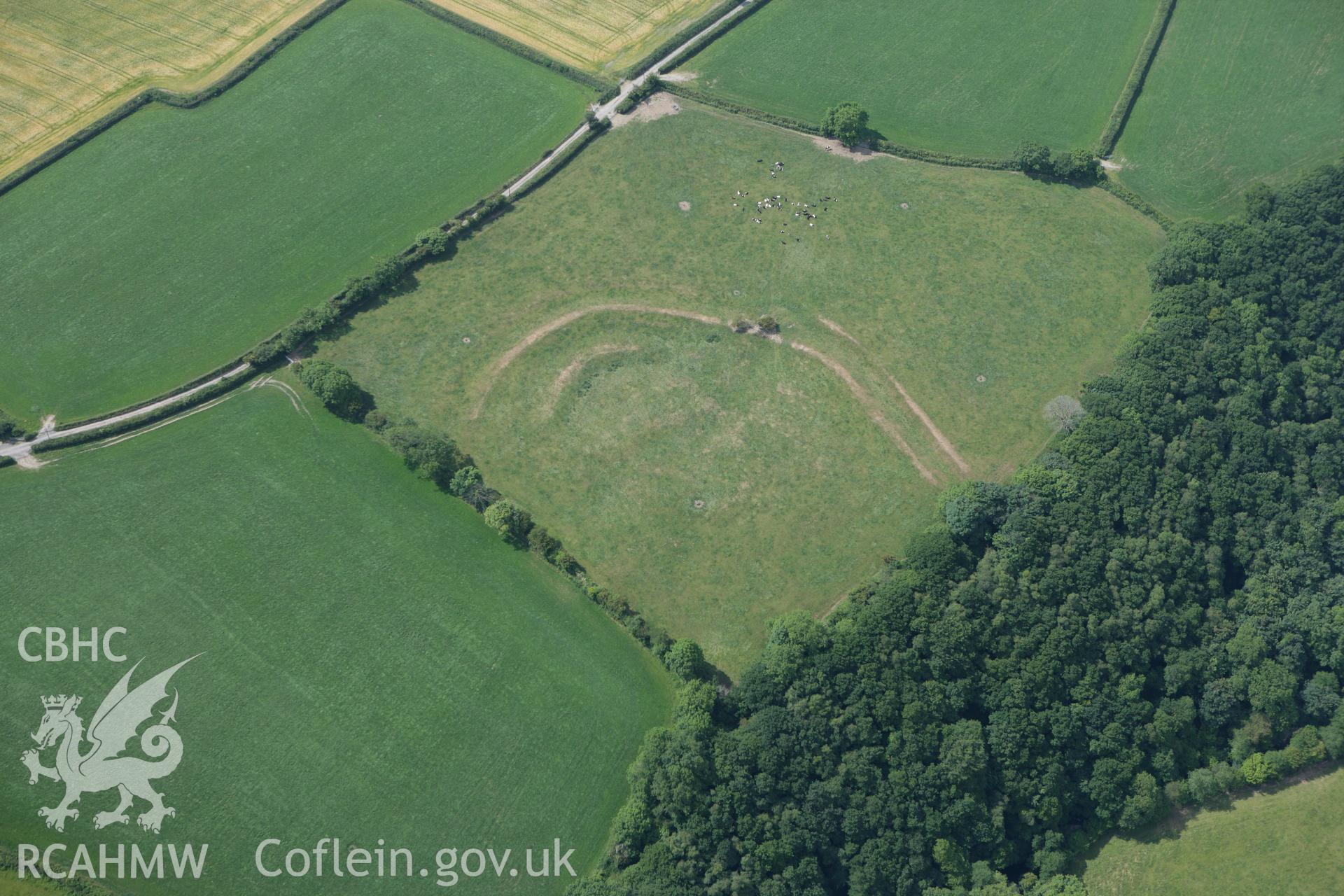 RCAHMW colour oblique photograph of Castyll Gwyn, Llandissilio West. Taken by Toby Driver on 22/06/2010.