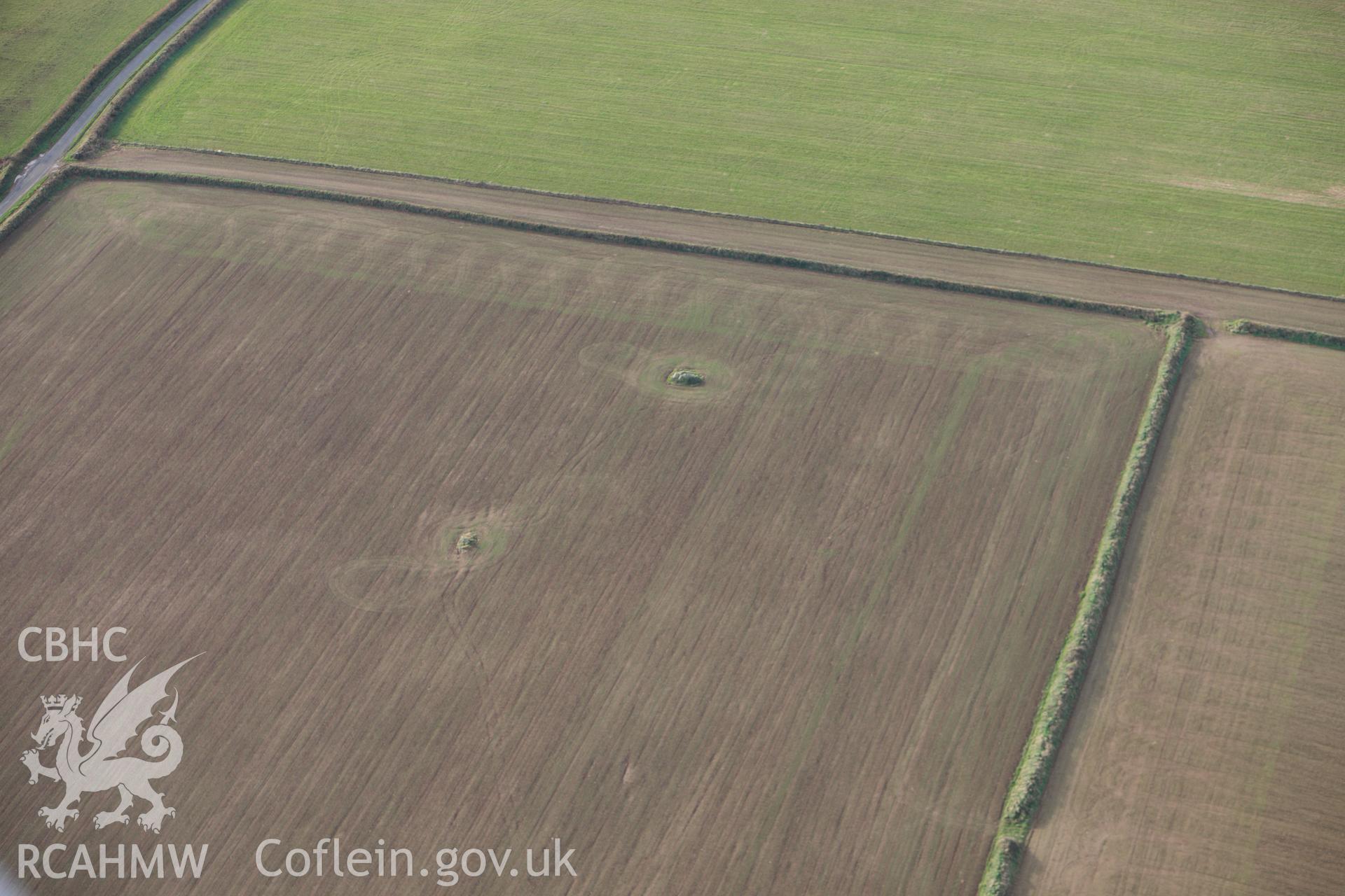 RCAHMW colour oblique photograph of Pen-Lan-Mabws-Uchaf. Taken by Toby Driver on 16/11/2010.