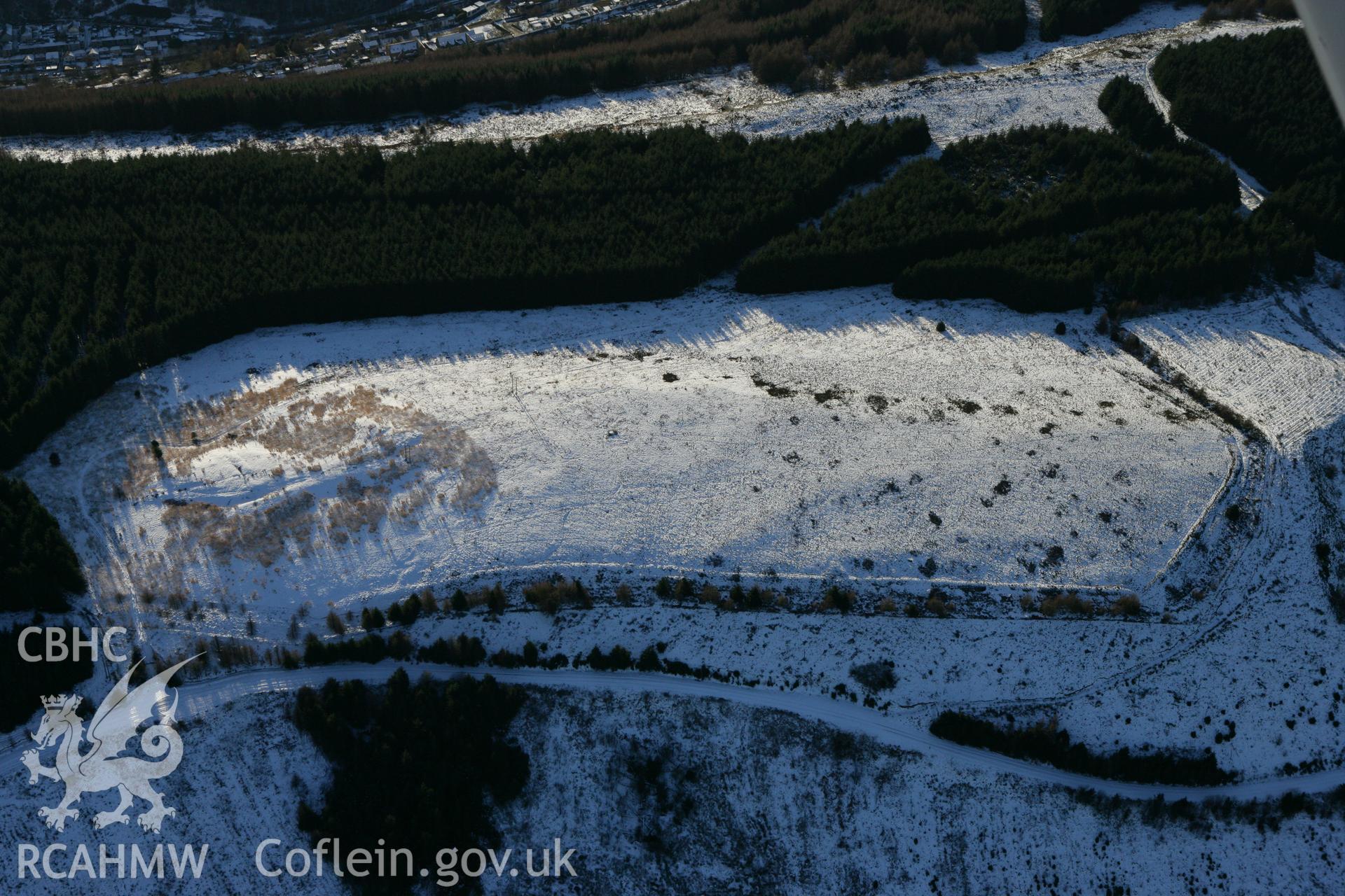 RCAHMW colour oblique photograph of Twyn y Briddallt, Roman marching camp. Taken by Toby Driver on 08/12/2010.