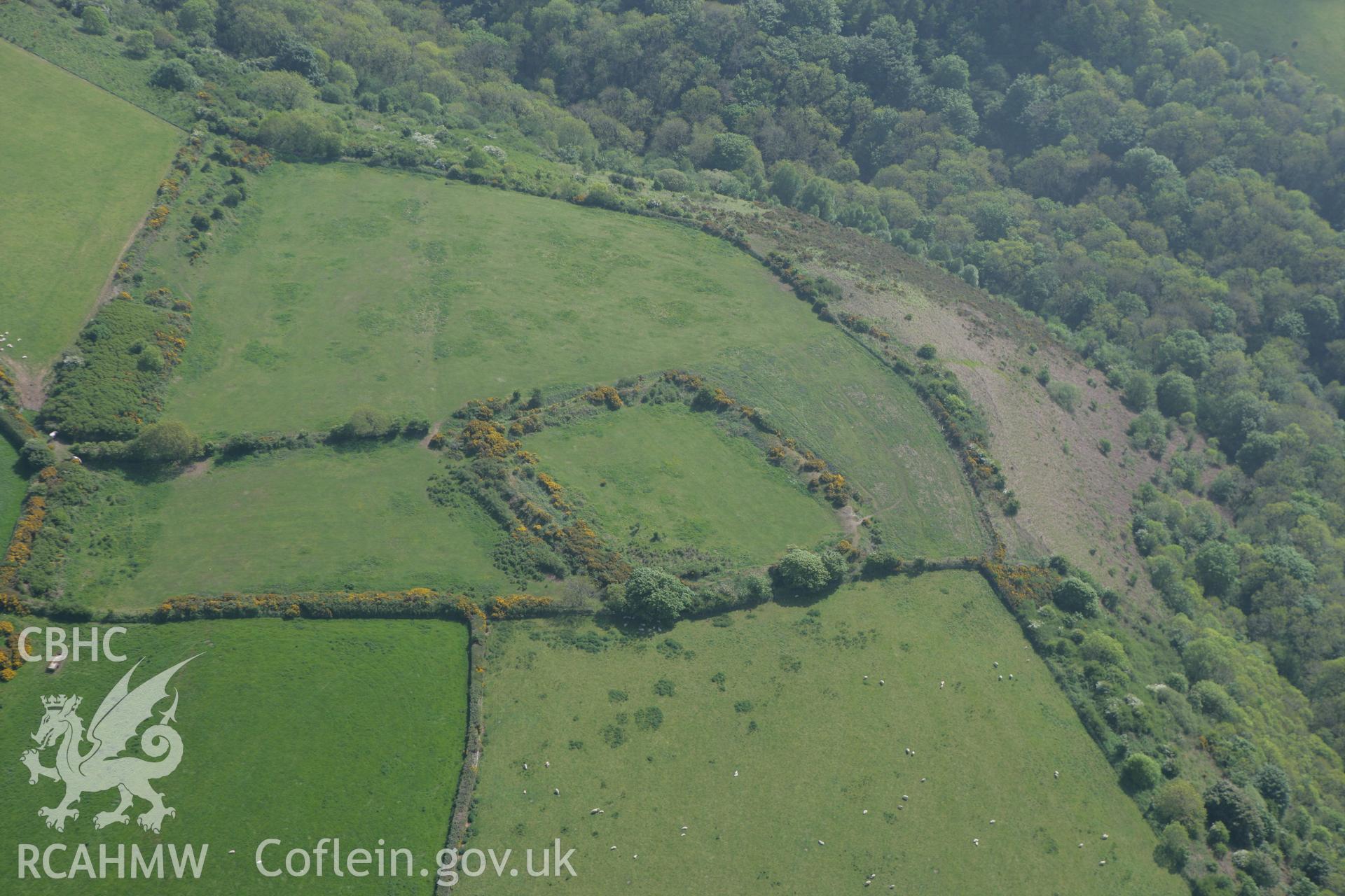 RCAHMW colour oblique photograph of Castell Aberdeuddwr. Taken by Toby Driver on 25/05/2010.