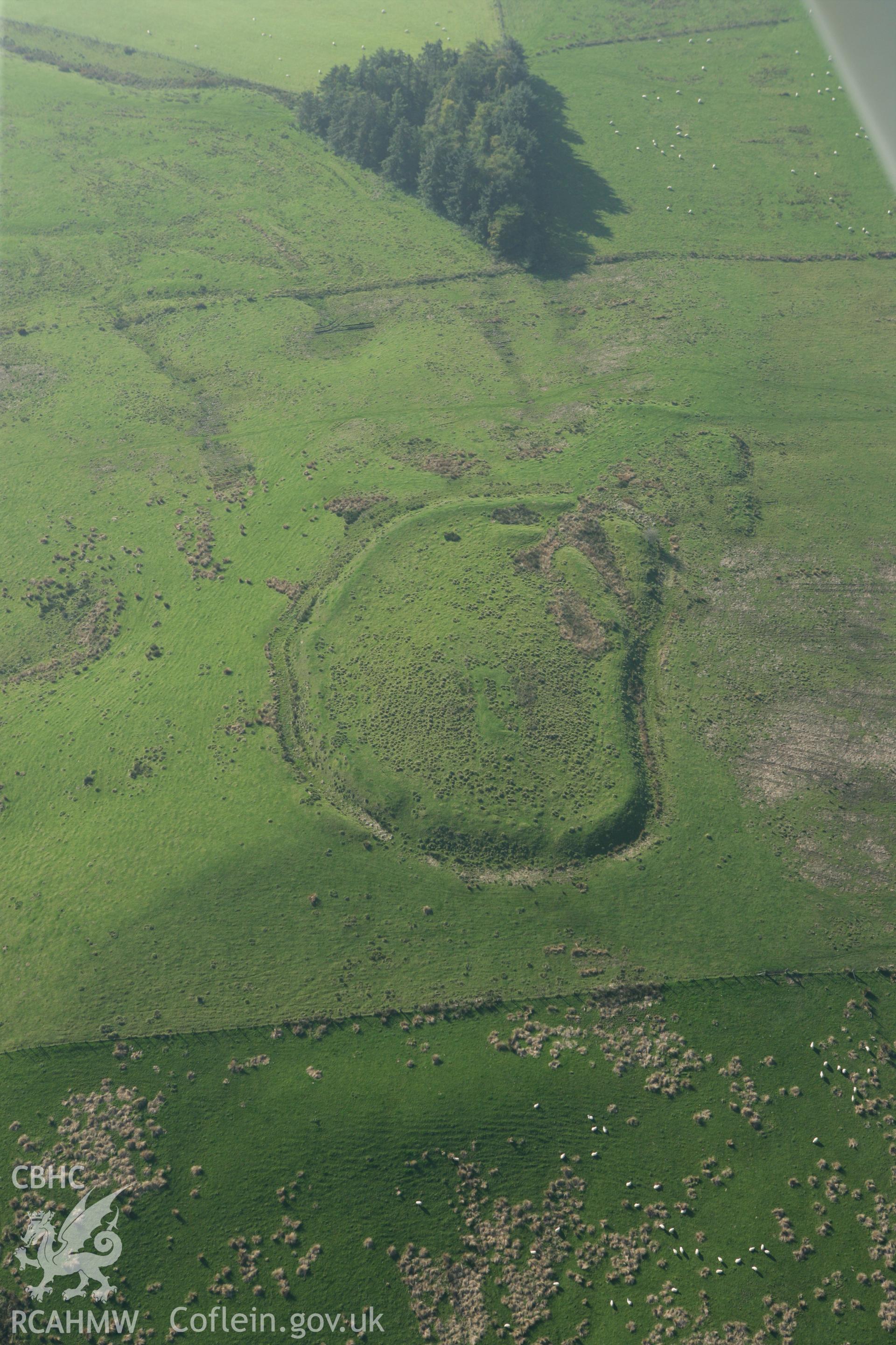 RCAHMW colour oblique photograph of Cwm Aran Enclosure. Taken by Toby Driver on 13/10/2010.