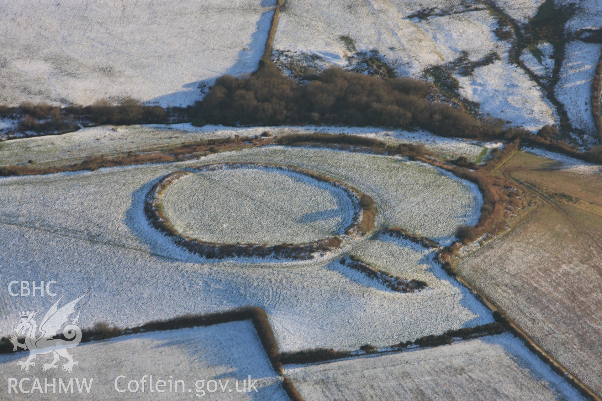 RCAHMW colour oblique photograph of Castle Bucket (Bucket camp). Taken by Toby Driver on 01/12/2010.