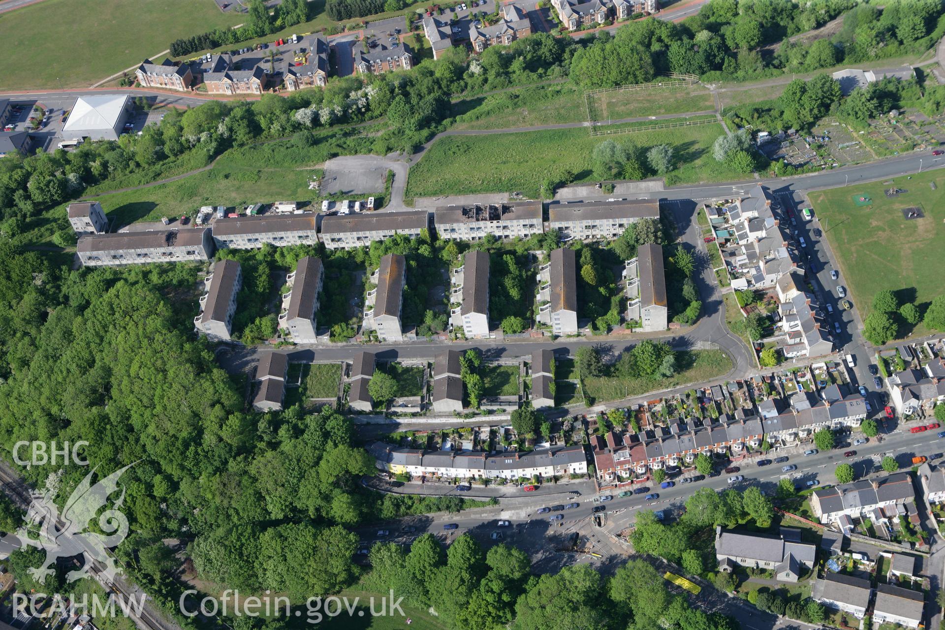 RCAHMW colour oblique photograph of Billy Banks Estate (Penarth Heights Phase II). Taken by Toby Driver on 24/05/2010.