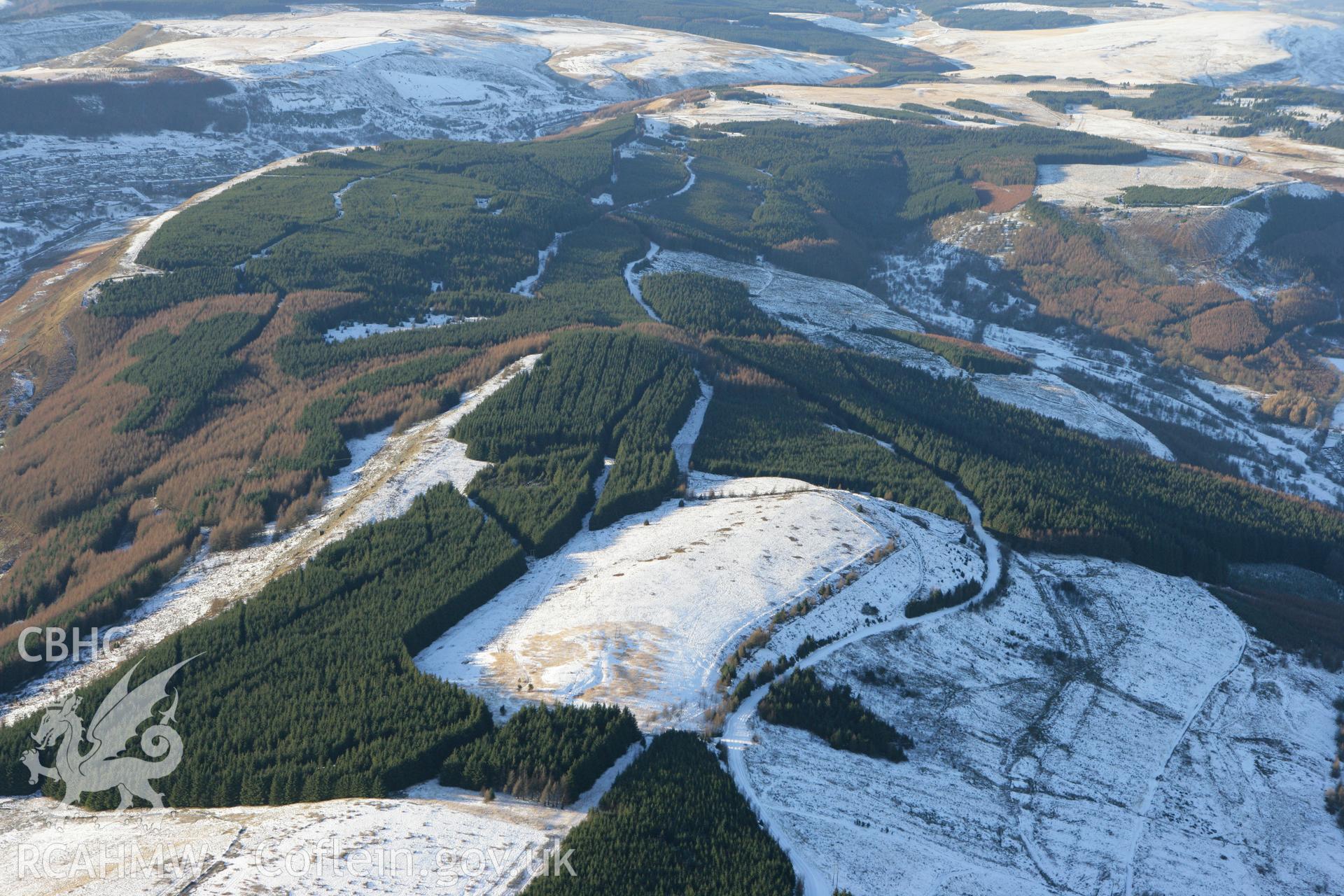 RCAHMW colour oblique photograph of Twyn y Briddallt, Roman marching camp. Taken by Toby Driver on 08/12/2010.