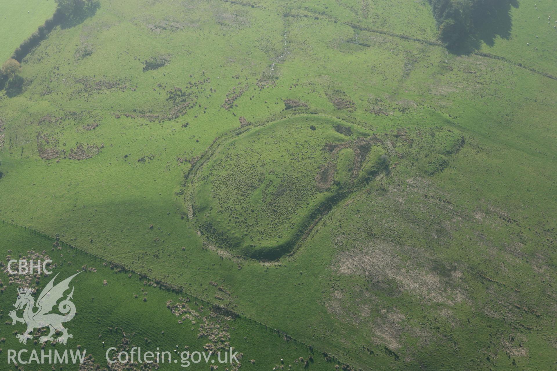 RCAHMW colour oblique photograph of Cwm Aran Enclosure. Taken by Toby Driver on 13/10/2010.