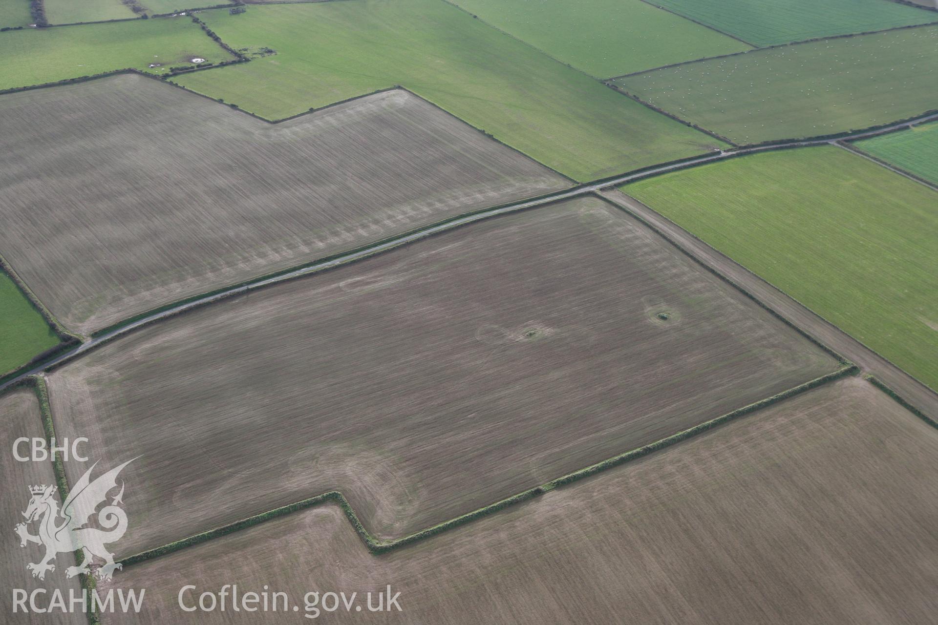 RCAHMW colour oblique photograph of Pen-Lan-Mabws-Uchaf. Taken by Toby Driver on 16/11/2010.