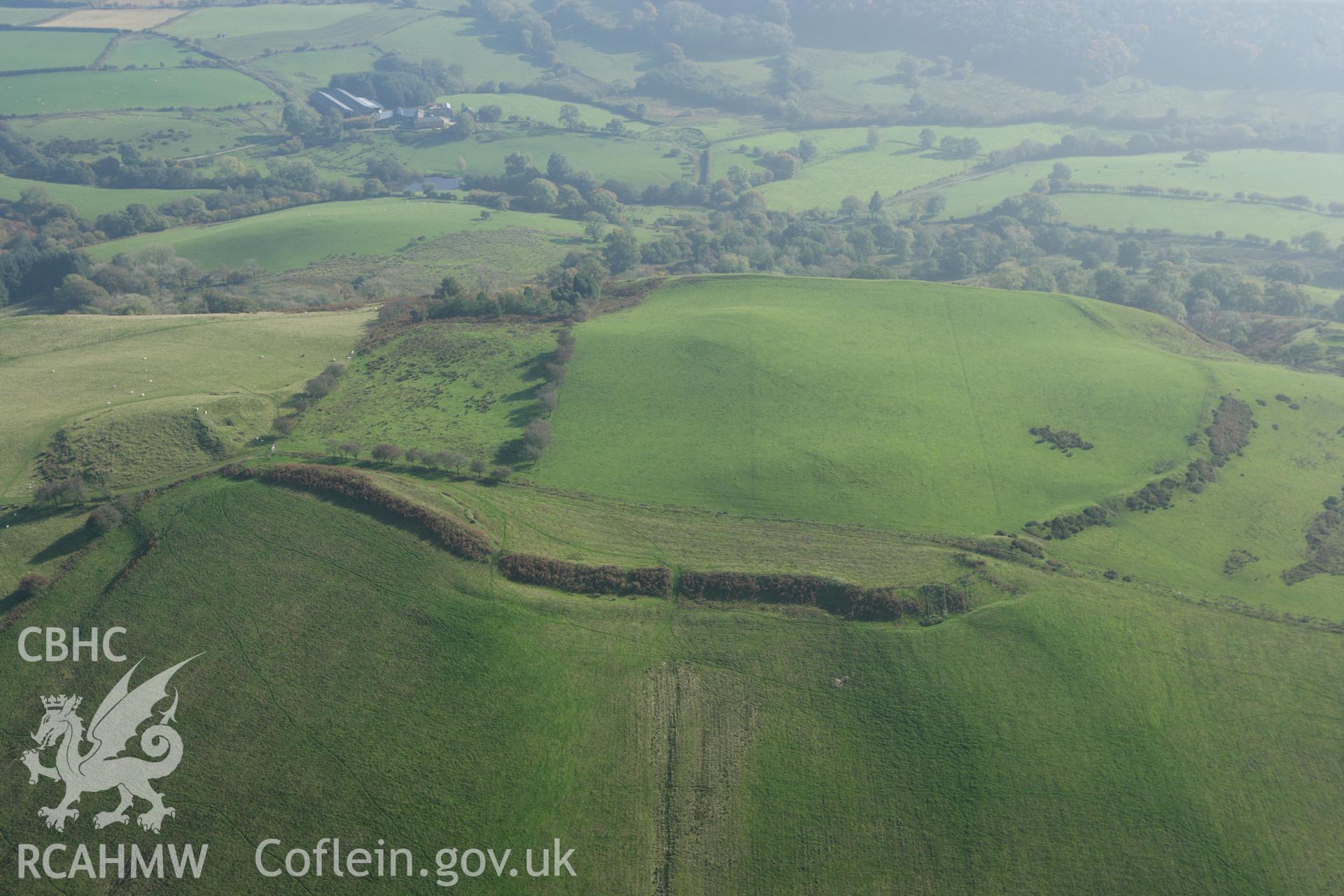 RCAHMW colour oblique photograph of Cefn-y-Gaer Enclosure. Taken by Toby Driver on 13/10/2010.