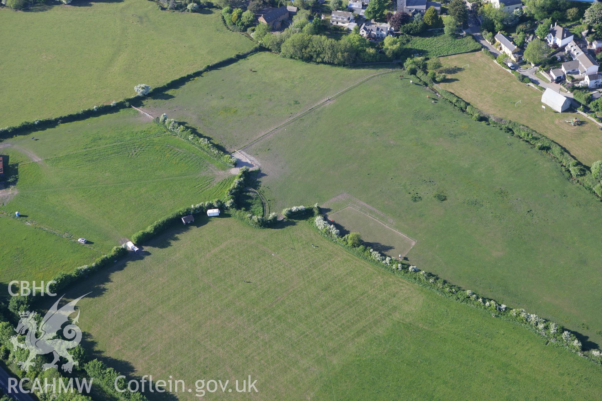 RCAHMW colour oblique photograph of Bedford Castle. Taken by Toby Driver on 24/05/2010.