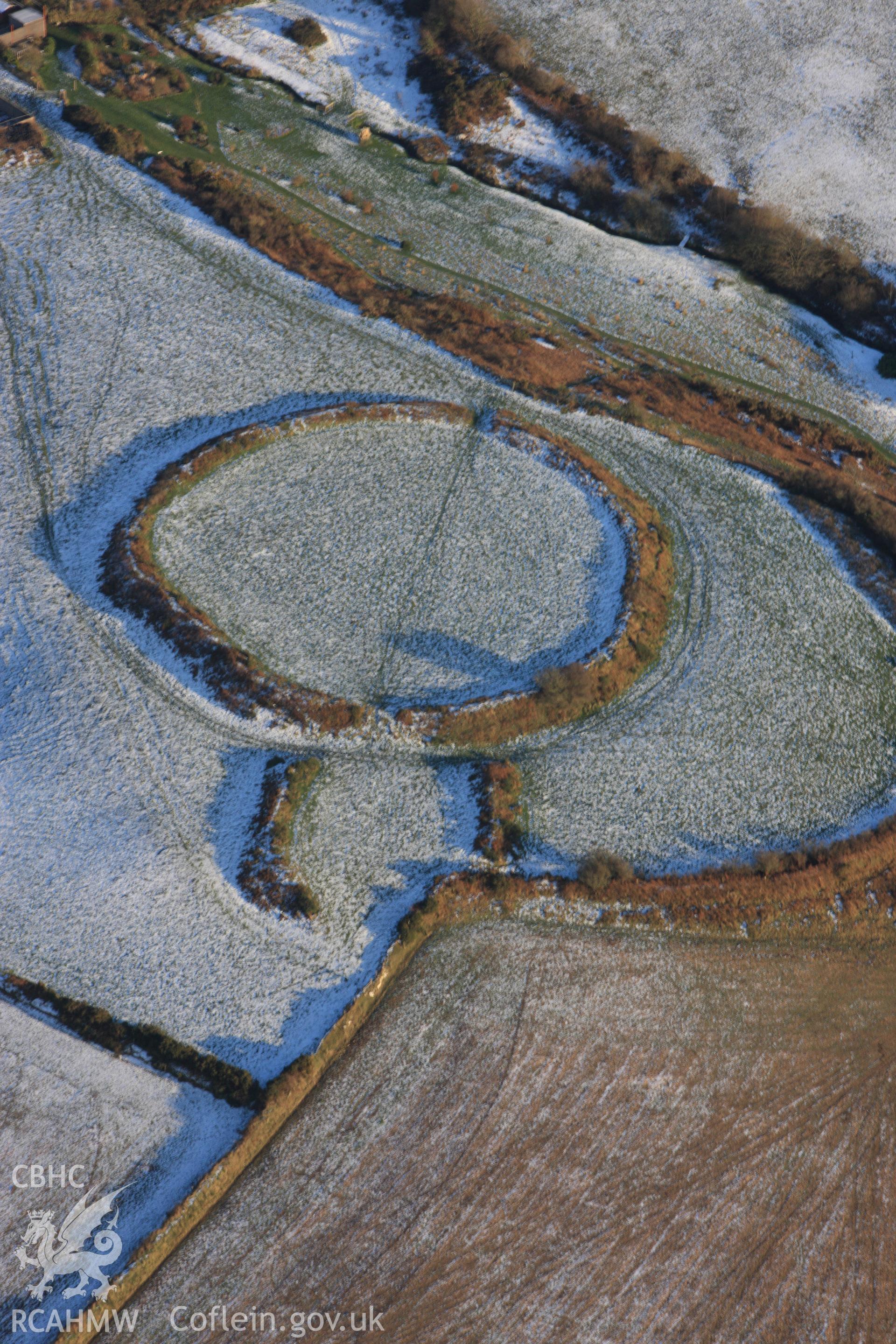 RCAHMW colour oblique photograph of Castle Bucket (Bucket camp). Taken by Toby Driver on 01/12/2010.