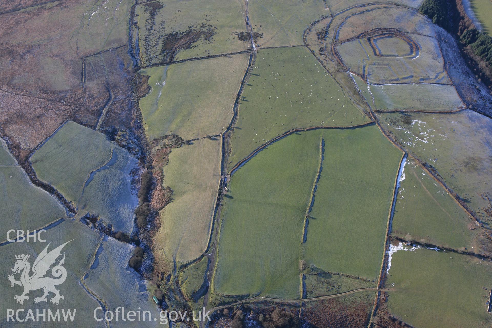 RCAHMW colour oblique photograph of Y Bwlwarcau, eastern enclosure. Taken by Toby Driver on 08/12/2010.