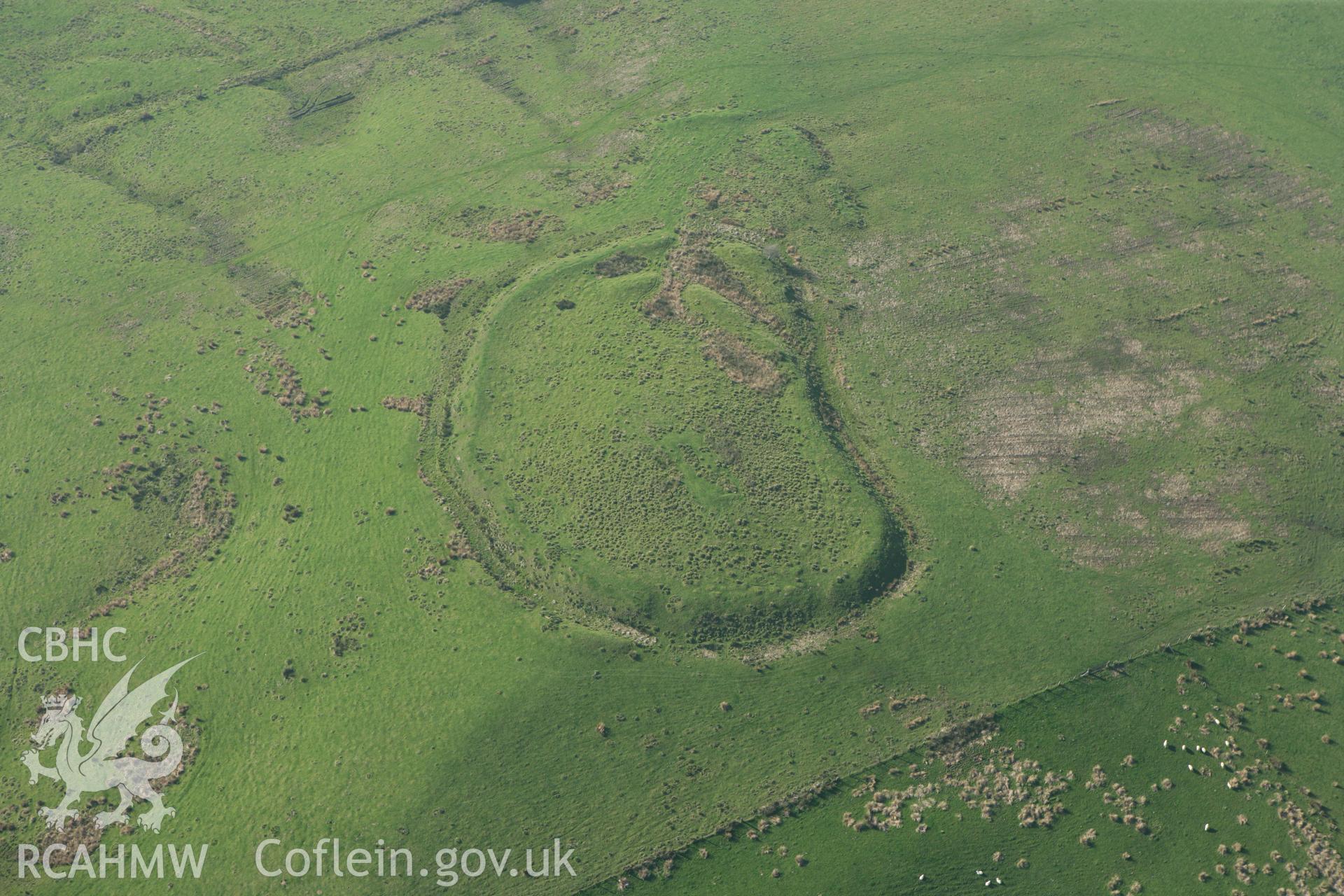 RCAHMW colour oblique photograph of Cwm Aran Enclosure. Taken by Toby Driver on 13/10/2010.