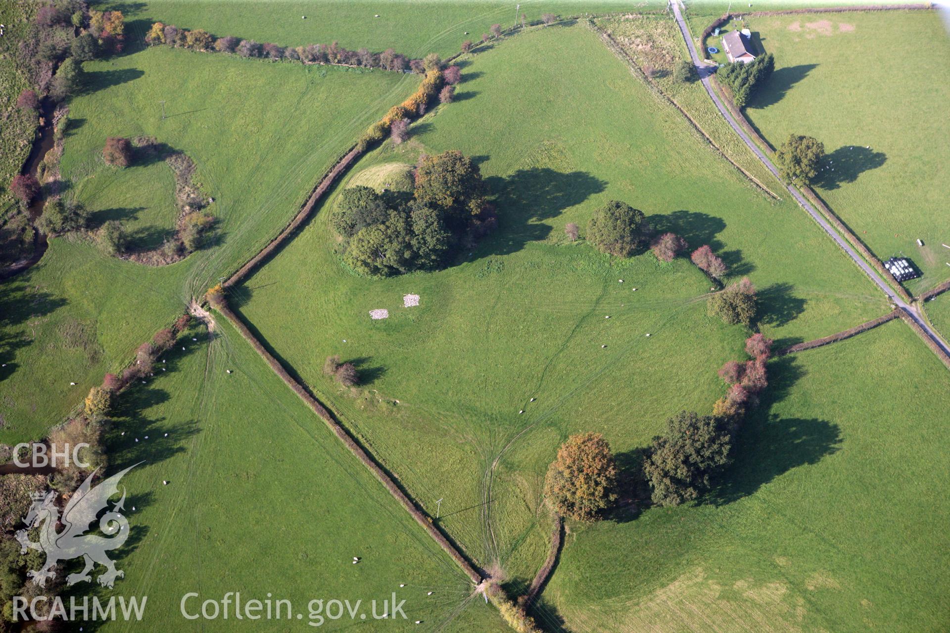 RCAHMW colour oblique photograph of The Mount, Motte and Bailey Castle, Hundred House. Taken by Toby Driver on 13/10/2010.