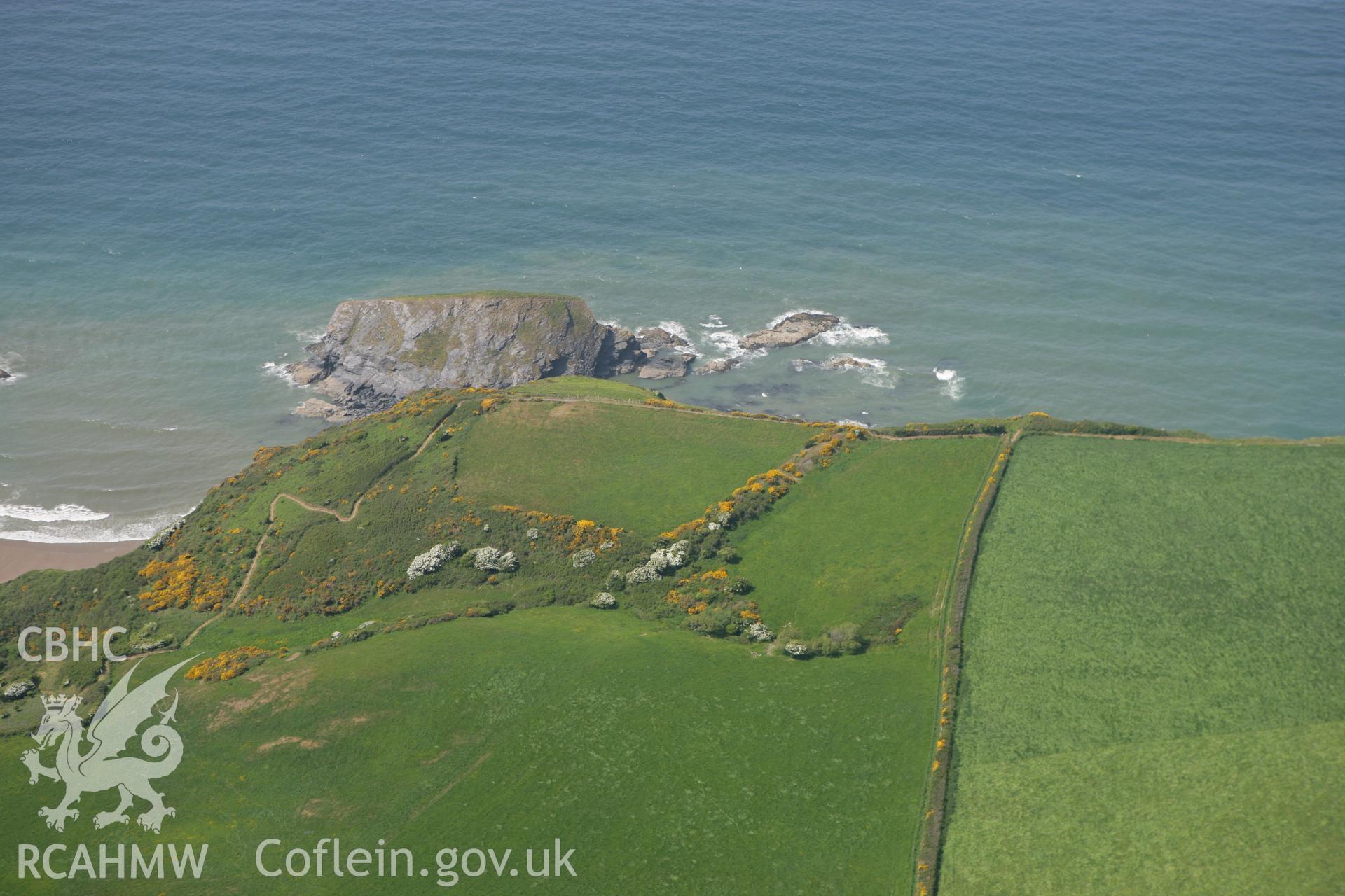 RCAHMW colour oblique photograph of Castell Bach. Taken by Toby Driver on 25/05/2010.