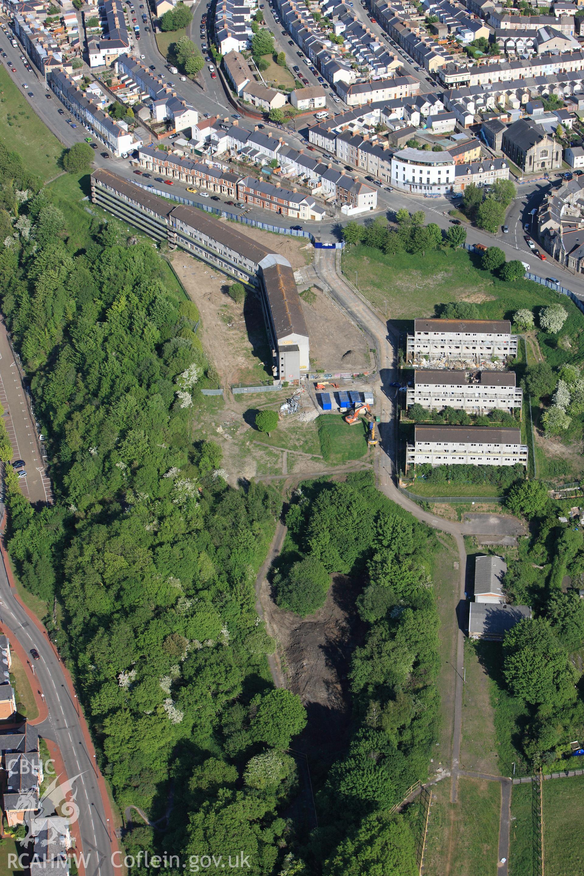 RCAHMW colour oblique photograph of Billy Banks Estate (Penarth Heights Phase I). Taken by Toby Driver on 24/05/2010.