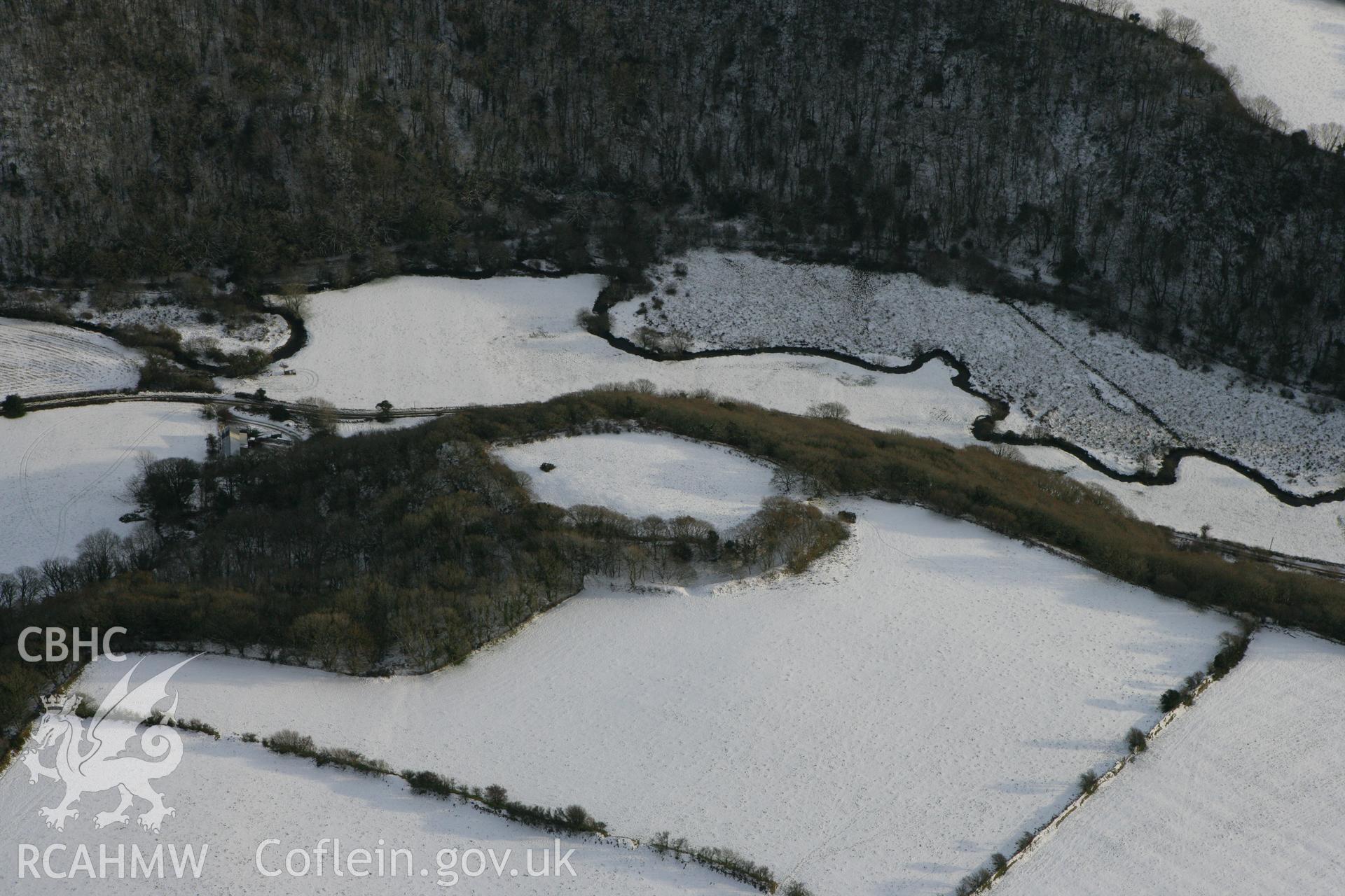 RCAHMW colour oblique photograph of Castell Pengegin. Taken by Toby Driver on 02/12/2010.