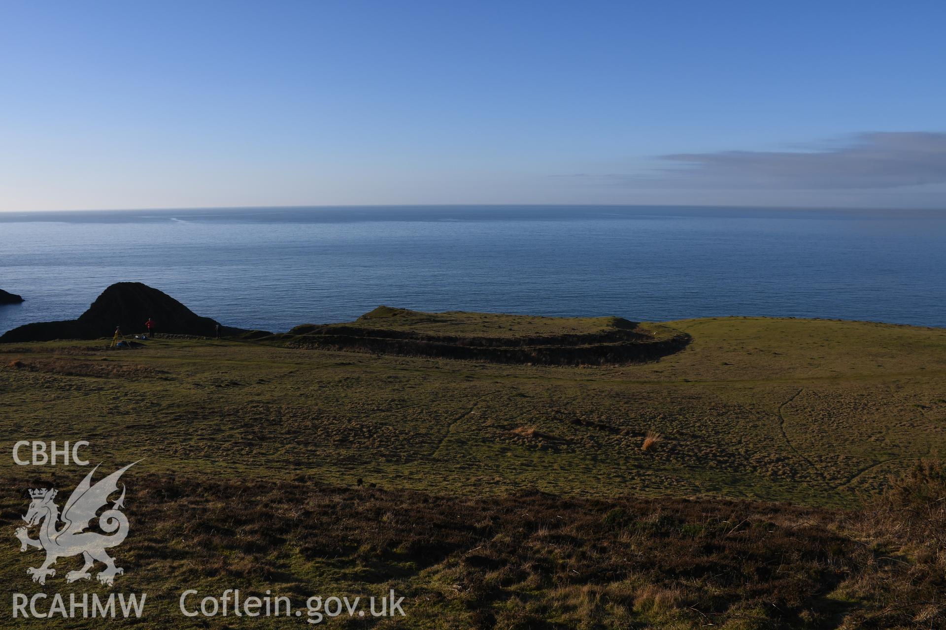 Inner ramparts, camera facing NW. From photographic survey of Castell Bach promontory fort (NPRN 93914) using 1m scales and human figures. Undertaken by Hannah Genders Boyd for CHERISH project condition monitoring 13/01/2022.
Produced with EU funds through the Ireland Wales Co-operation Programme 2014-2020. All material made freely available through the Open Government Licence.