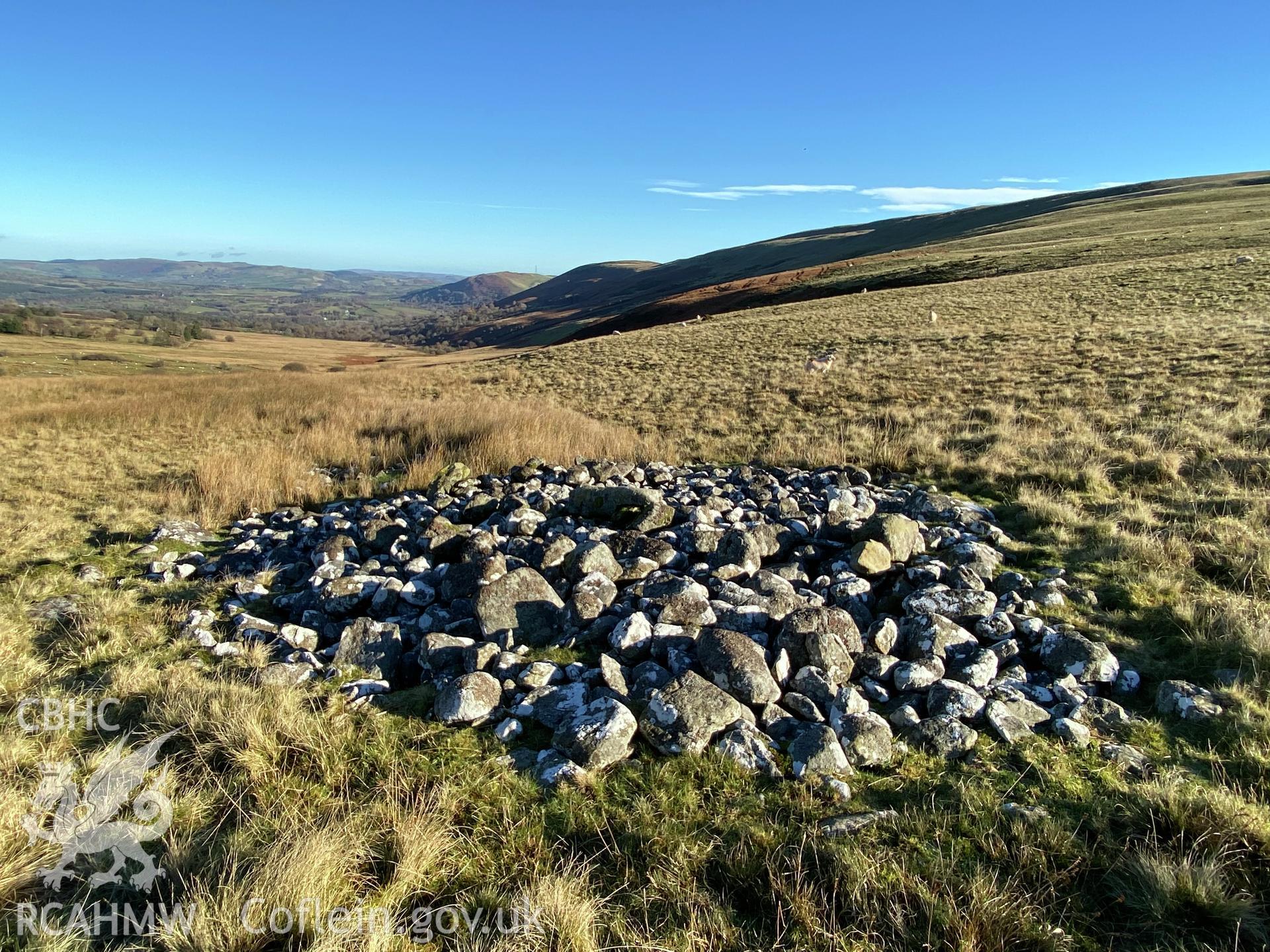 Digital colour photograph showing Carnau Cefn-y-fford, cairn I, produced by Paul R Davis in 2021.