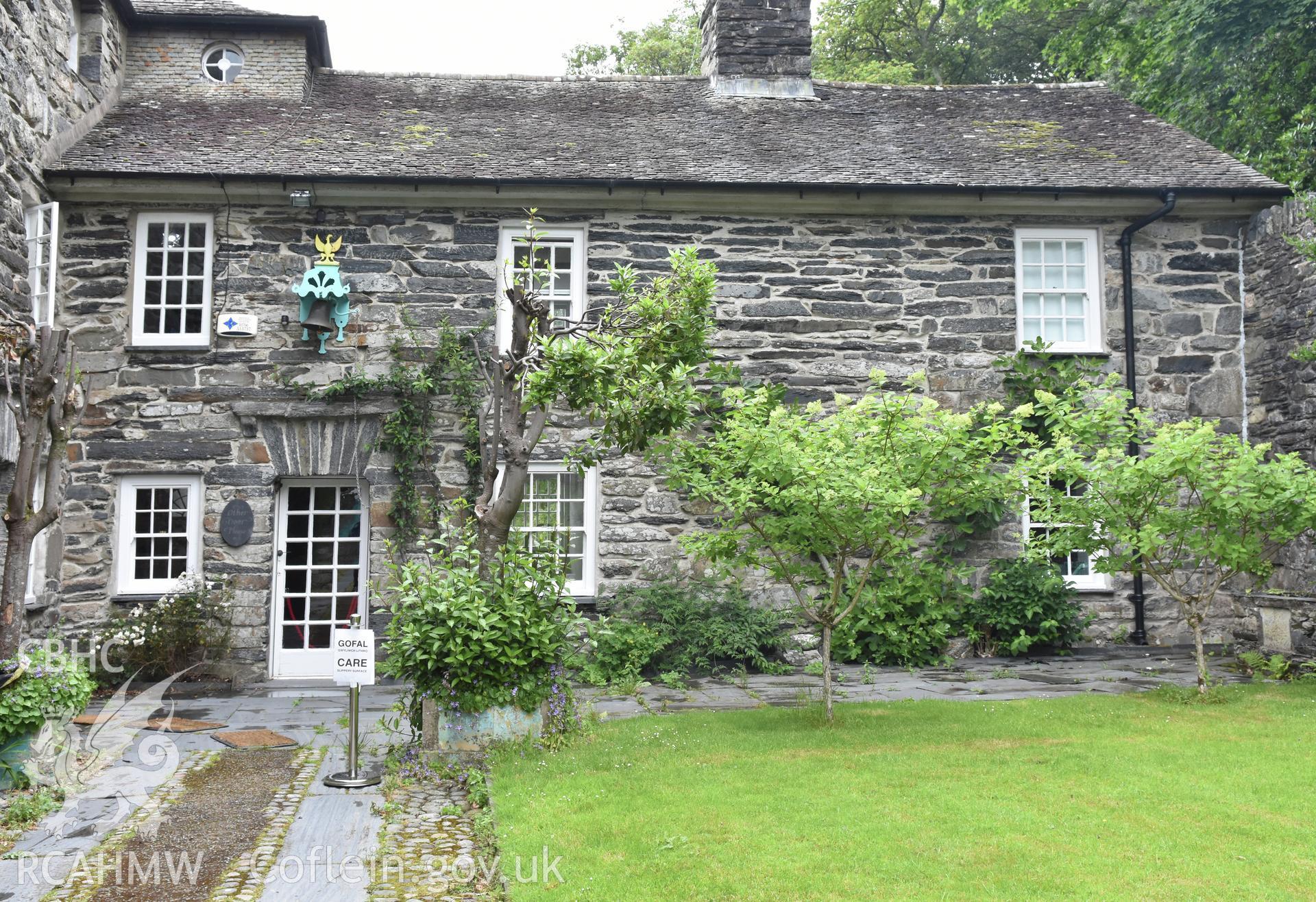 Plas Brondanw; exterior from the south Taken by Susan Fielding.