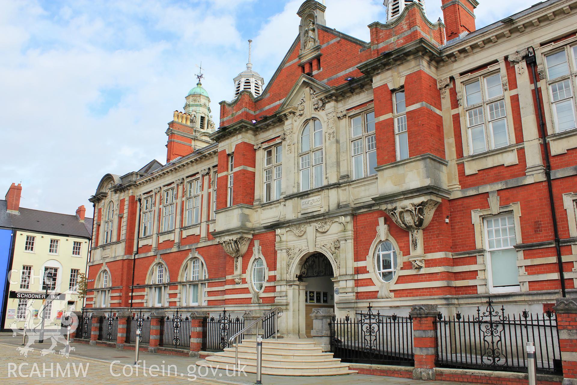 Swansea Harbour Trust Offices (Morgans Hotel), west face, and Schooner Inn on Prospect Place Taken by Meilyr Powel.