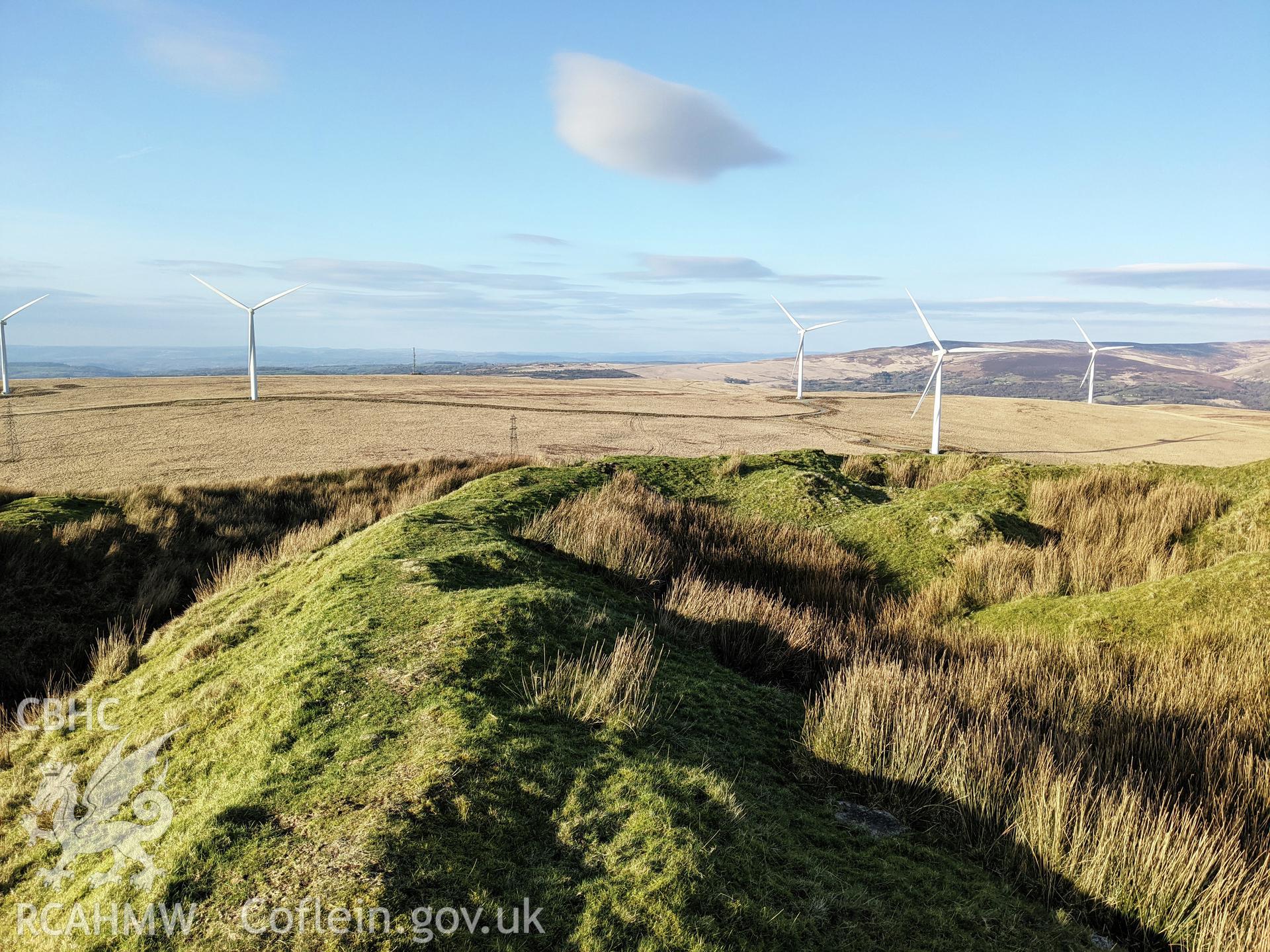 Northern perimeter of Penlle'r castell, looking north Taken by Meilyr Powel.