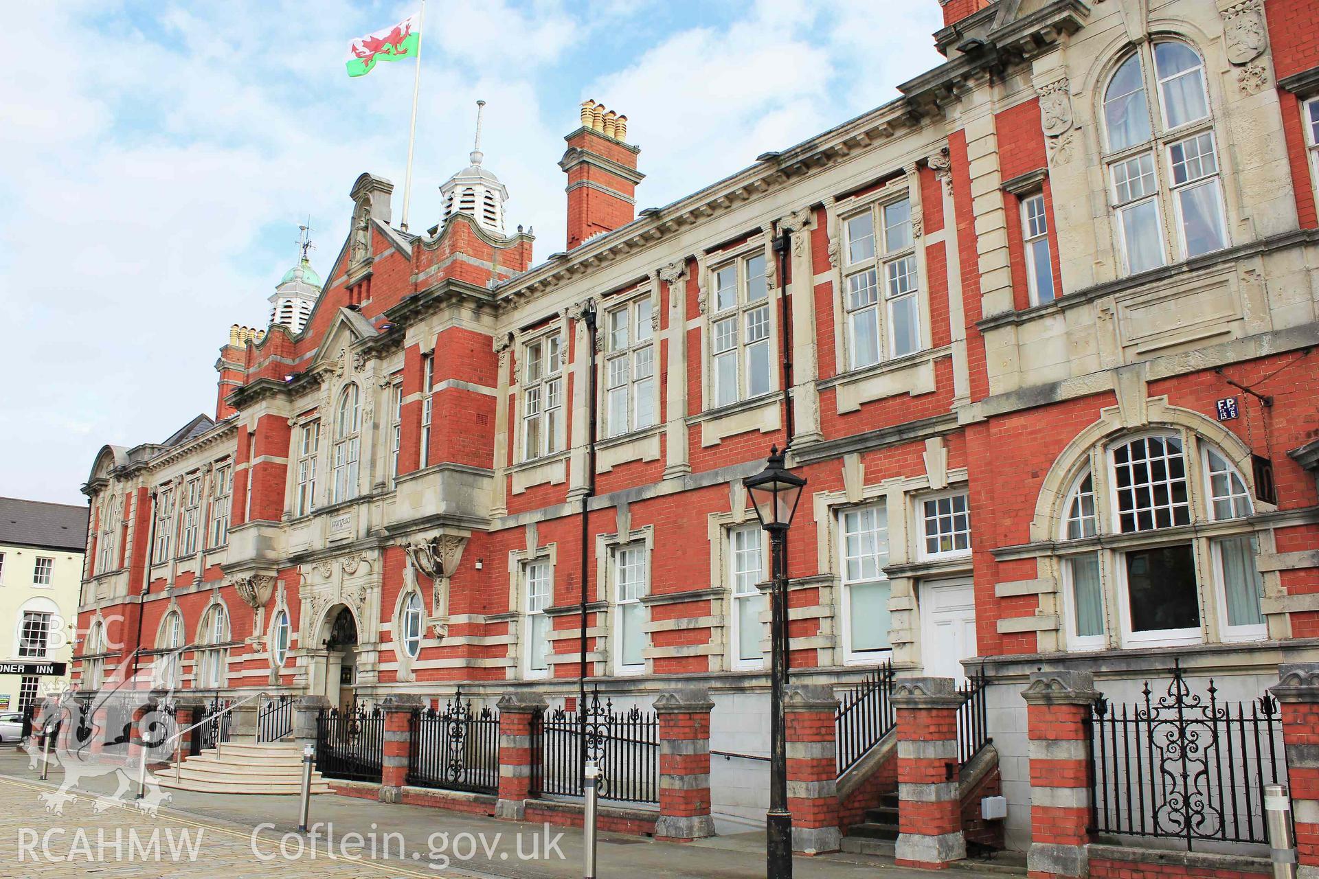 Swansea Harbour Trust Offices (Morgans Hotel), length of west face, and Schooner Inn on Prospect Place Taken by Meilyr Powel.