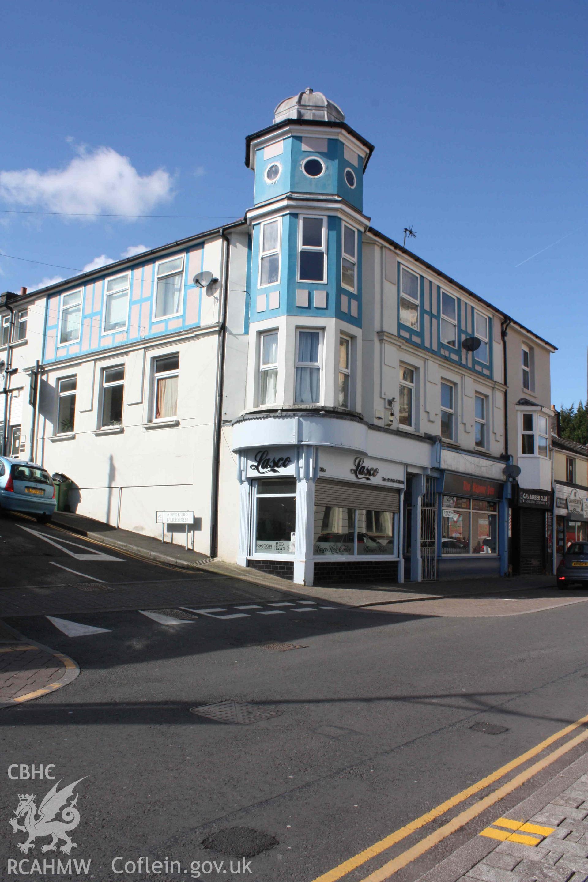 Digital colour photograph showing Lasco hairdresser, on the corner of Oxford Street and Bruce Street, Mountain Ash, taken 18 March, 2022.