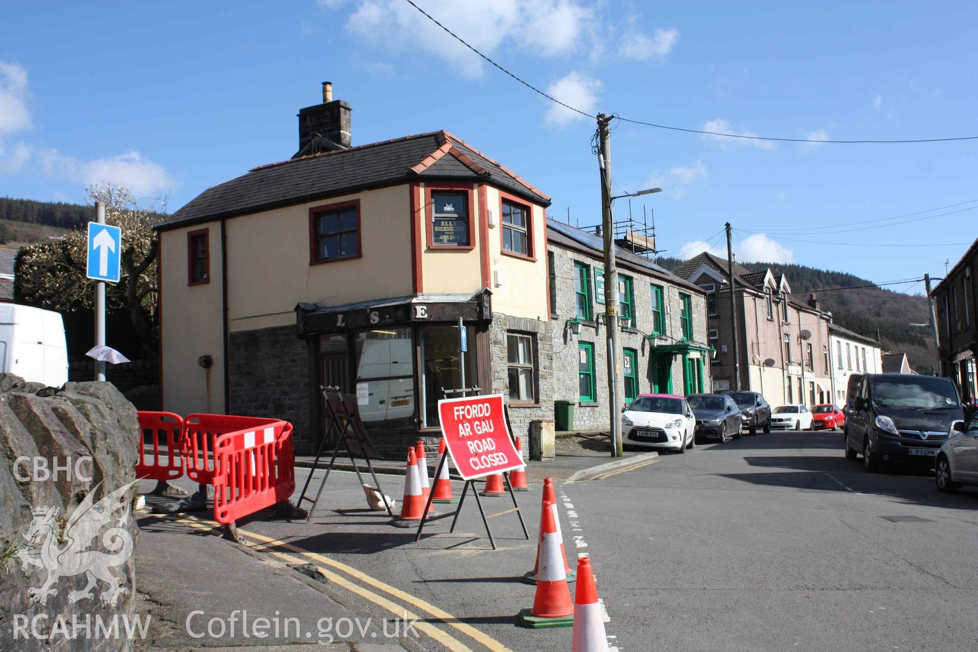 Digital colour photograph showing 'road closed' sign on Jeffery Street, Mountain Ash, taken 18 March, 2022.