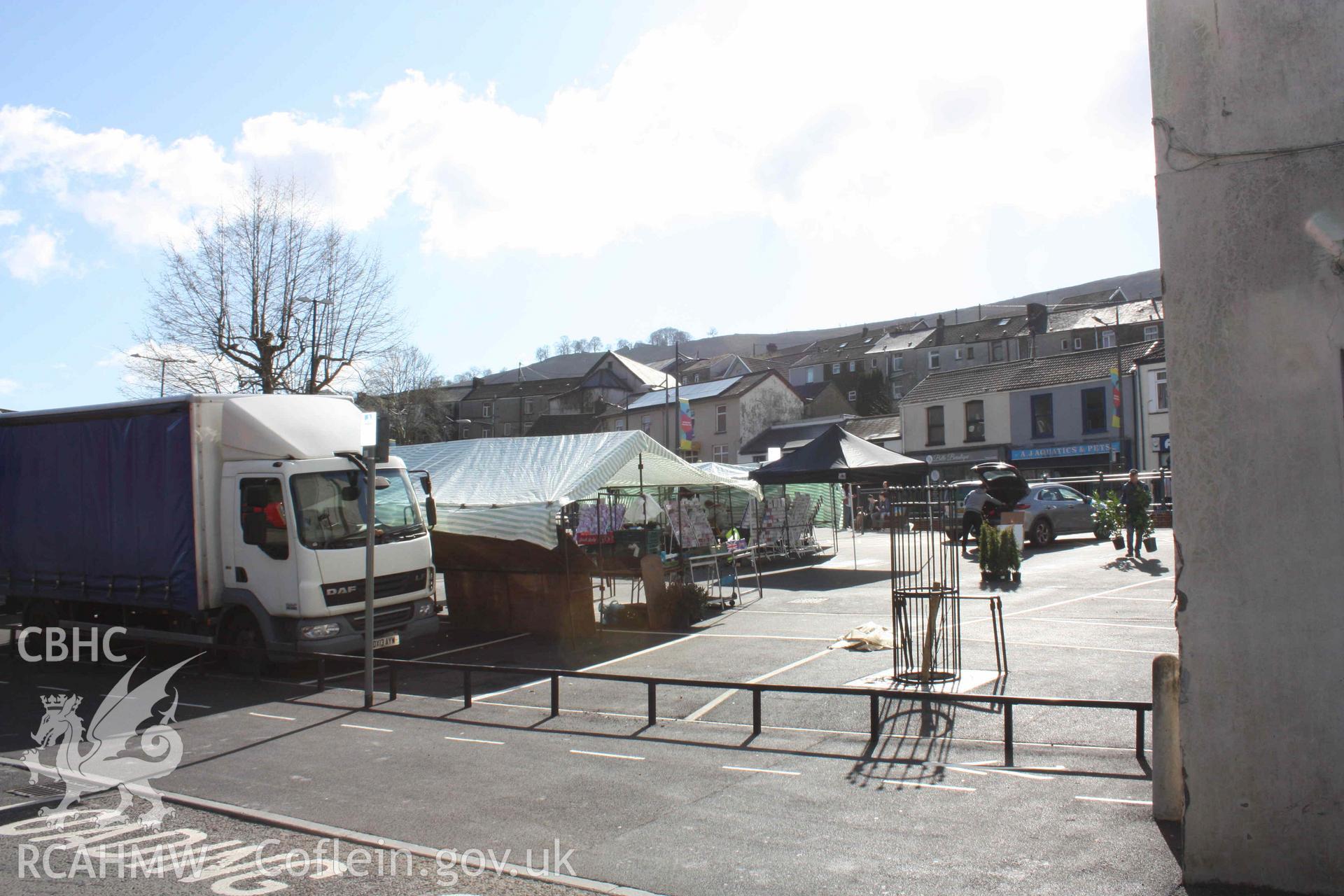 Digital colour photograph showing the market in progress in the Henry Street carpark, Mountain Ash, taken 18 March, 2022.