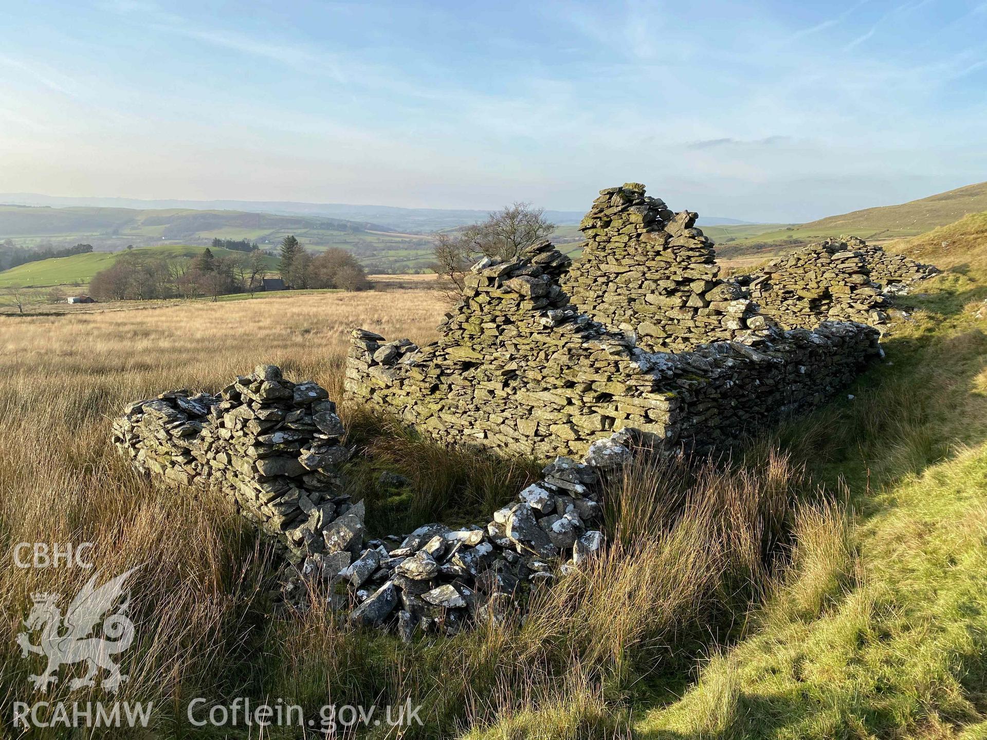 Digital colour photograph showing Ochr Bryn-lloi.