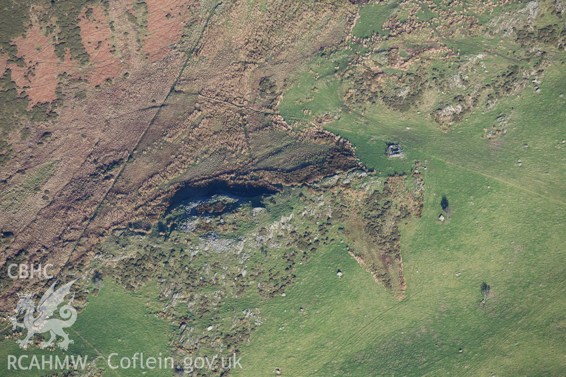 Oblique aerial photograph of small hillfort north east of Gelli Ffrydiau, Nantlle taken during the Royal Commission