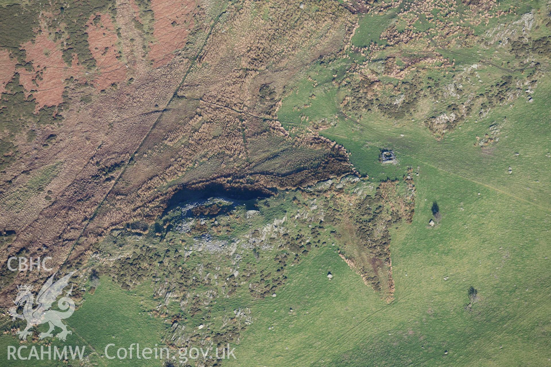 Oblique aerial photograph of small hillfort north east of Gelli Ffrydiau, Nantlle taken during the Royal Commission